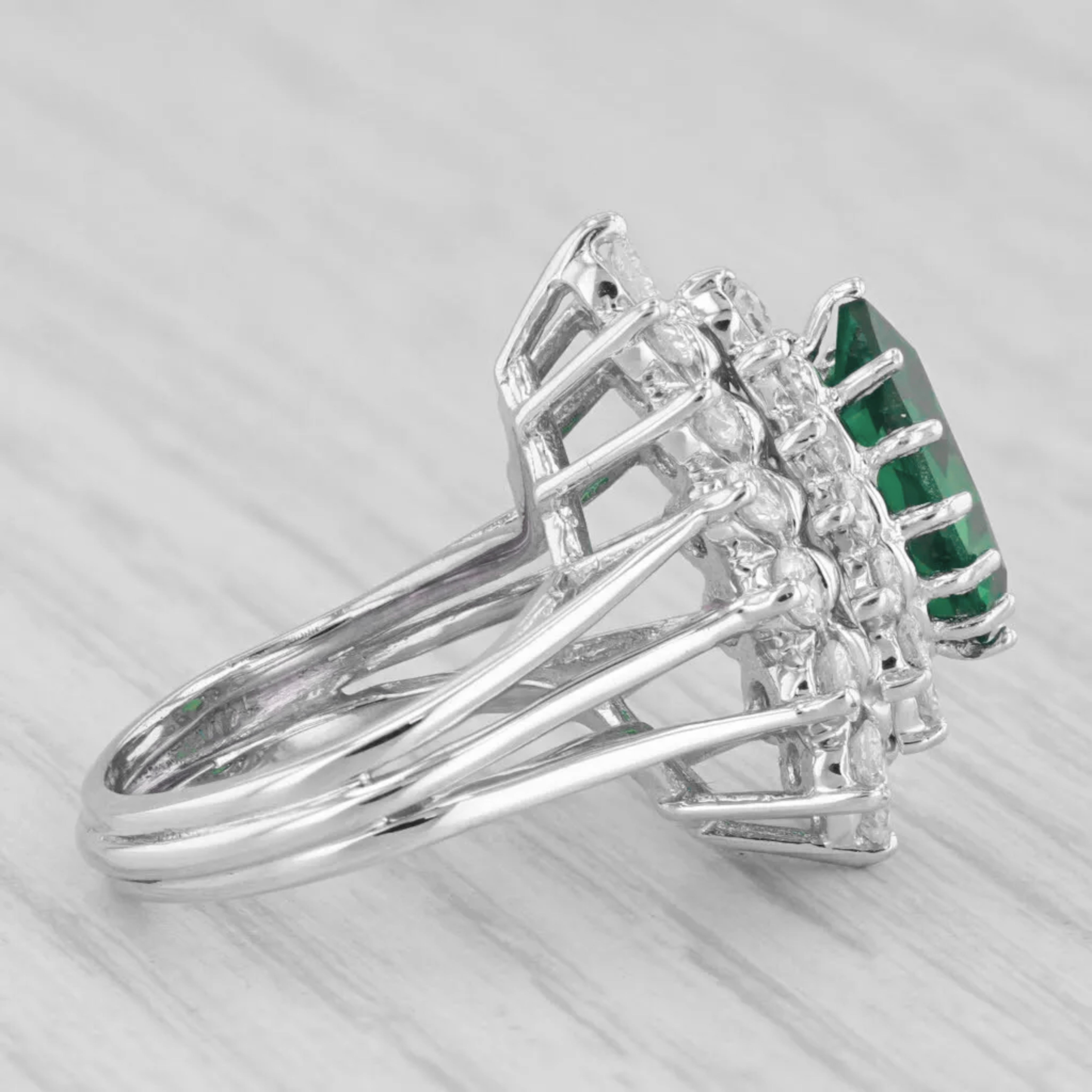 Taglio a goccia C. Dunaigre Muzo Colombian 2.09 Carat Minor Oil Emerad Diamond Cocktail Ring in vendita