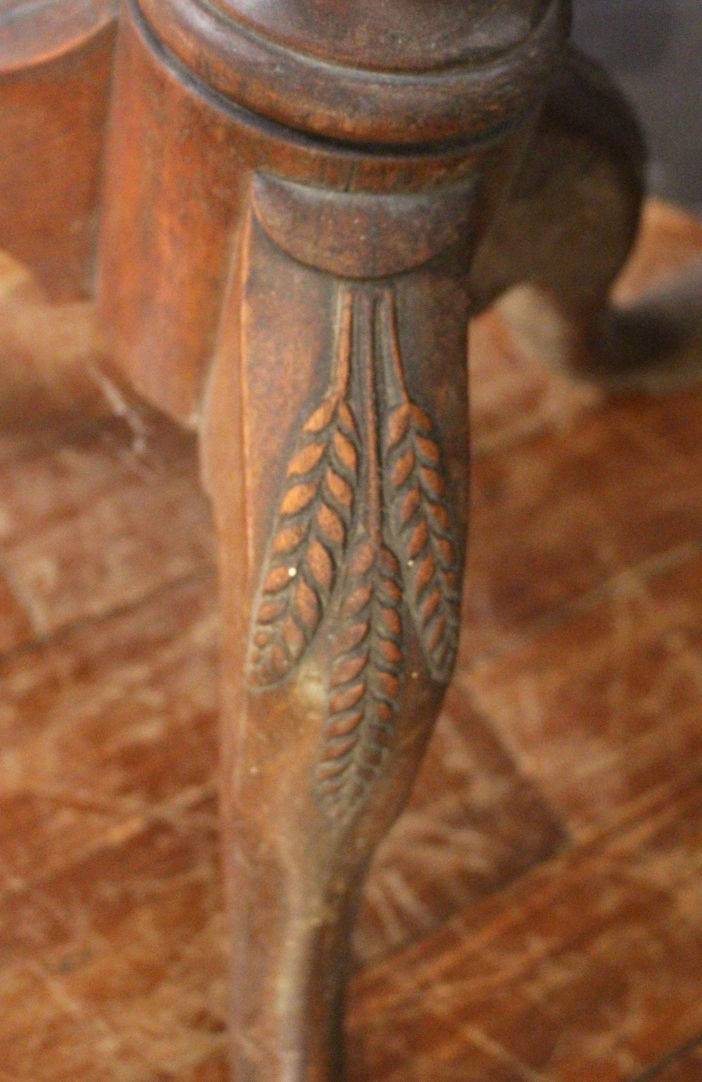 Legno C. Piedi del letto intagliati all'inizio del XIX secolo, trasformati in lampada da terra in vendita