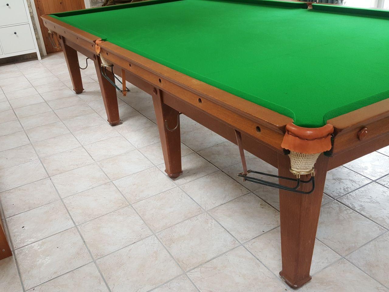 Britannique C F A I.C.. Rare table de snooker en chêne de style Arts and Crafts de 12' x 6'. en vente