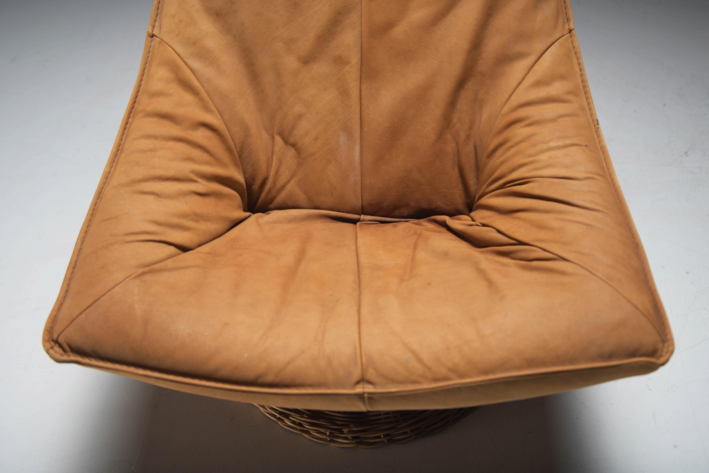 Cognac Leather Delantra Swivel Lounge Chair by Gerard van den Berg for Montis For Sale 6