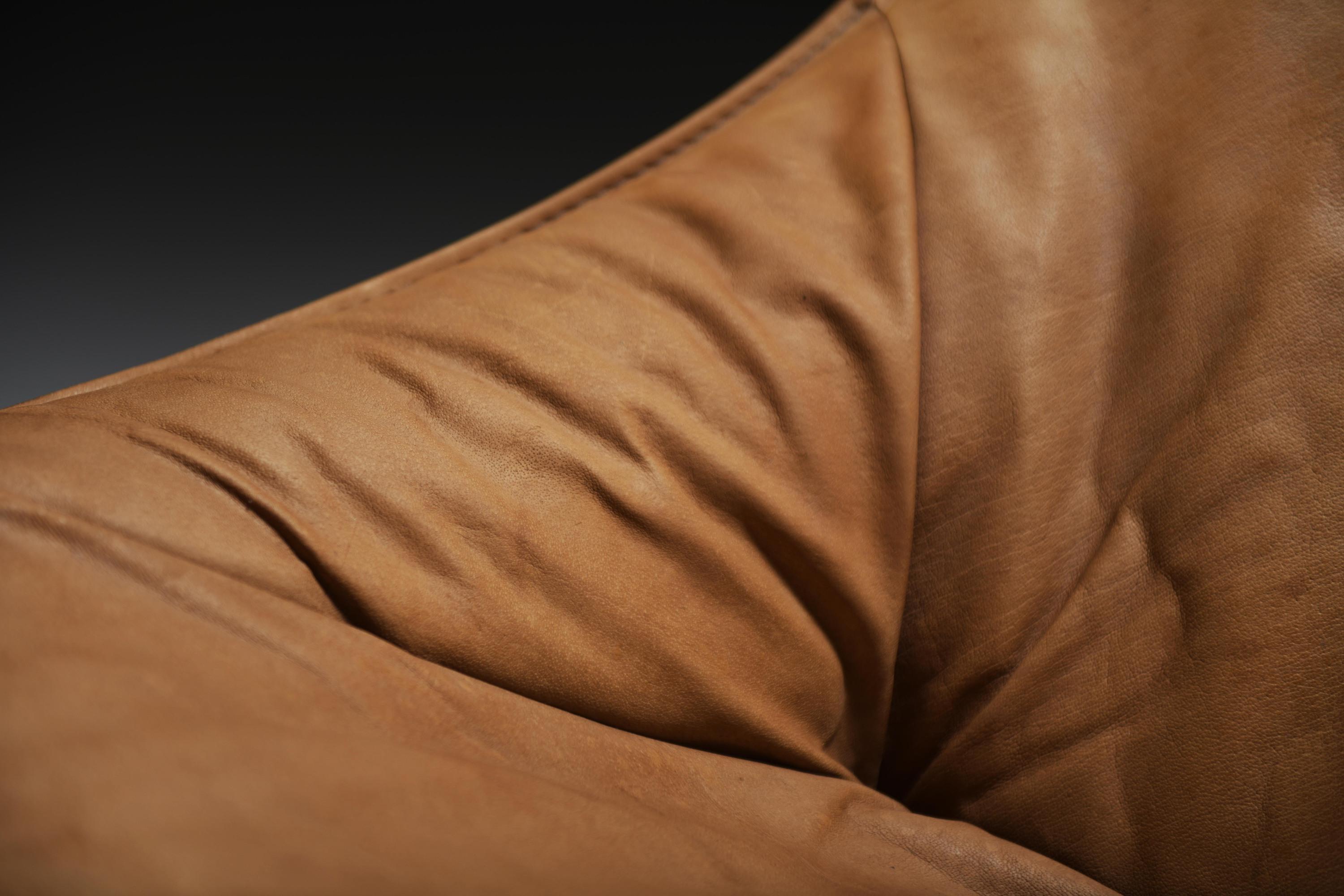 Cognac Leather Delantra Swivel Lounge Chair by Gerard van den Berg for Montis For Sale 11