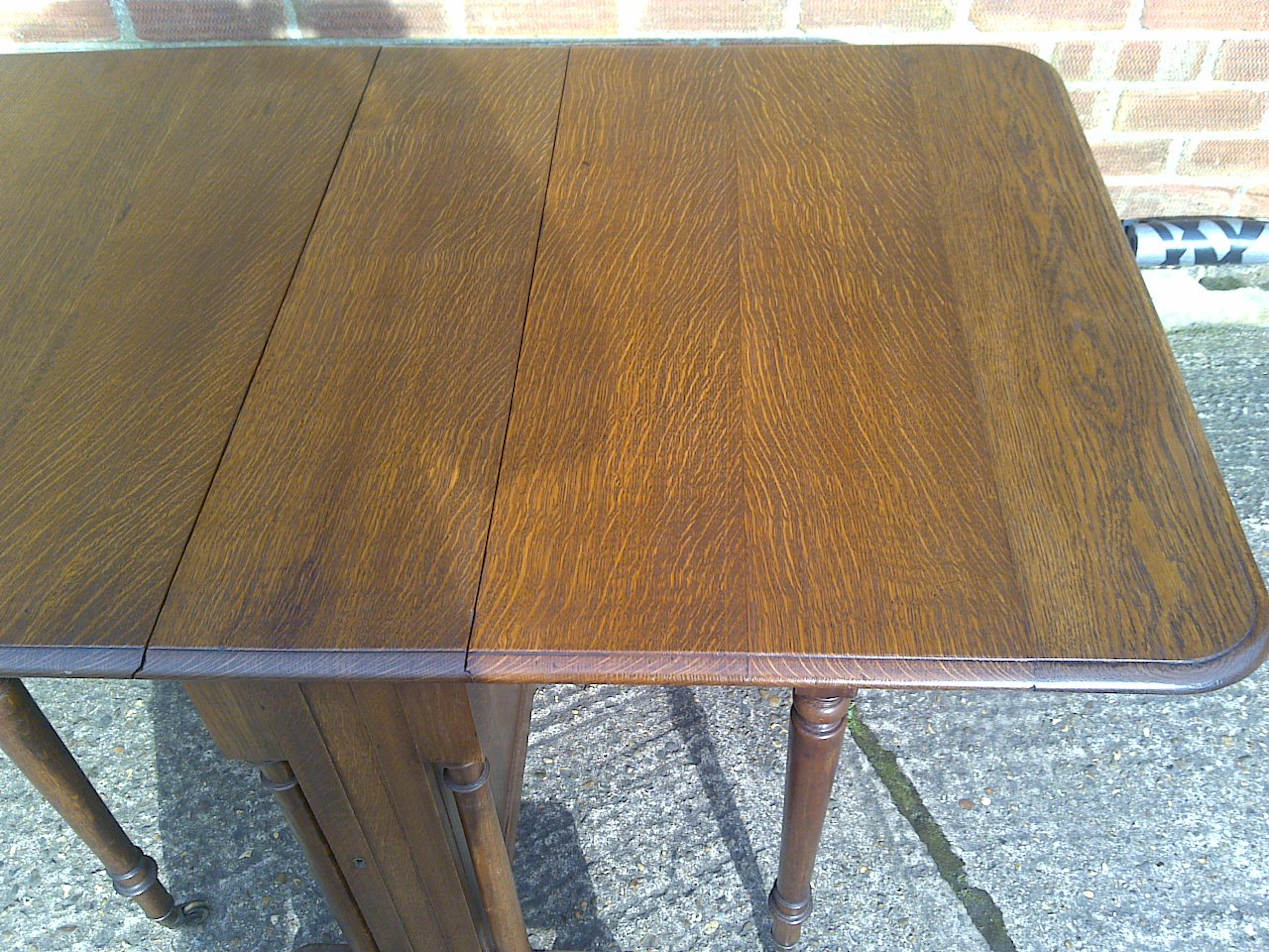 William IV C Hindleys 134 Oxford St. London, a Quality Drop Leaf Victorian Oak Dining Table For Sale