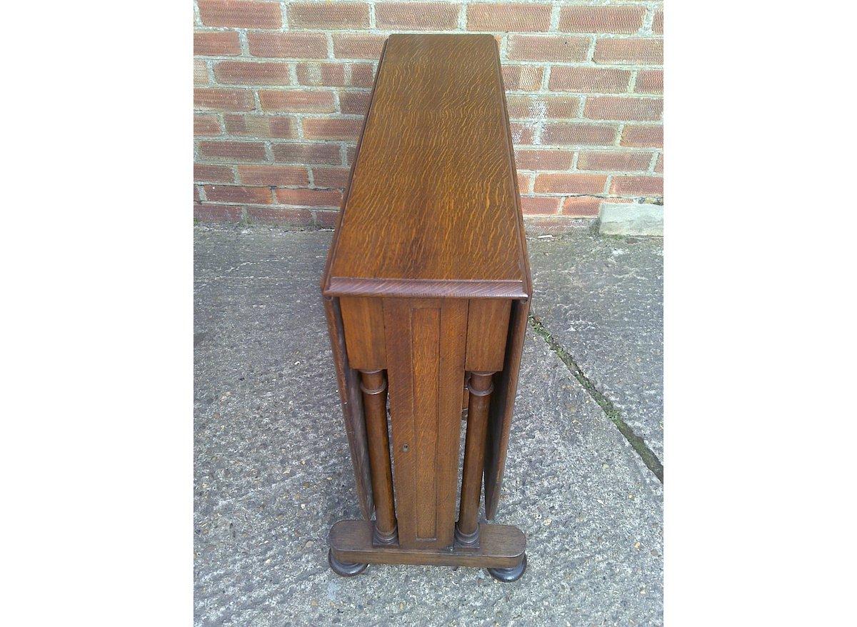 C Hindleys 134 Oxford St. London, a Quality Drop Leaf Victorian Oak Dining Table For Sale 1