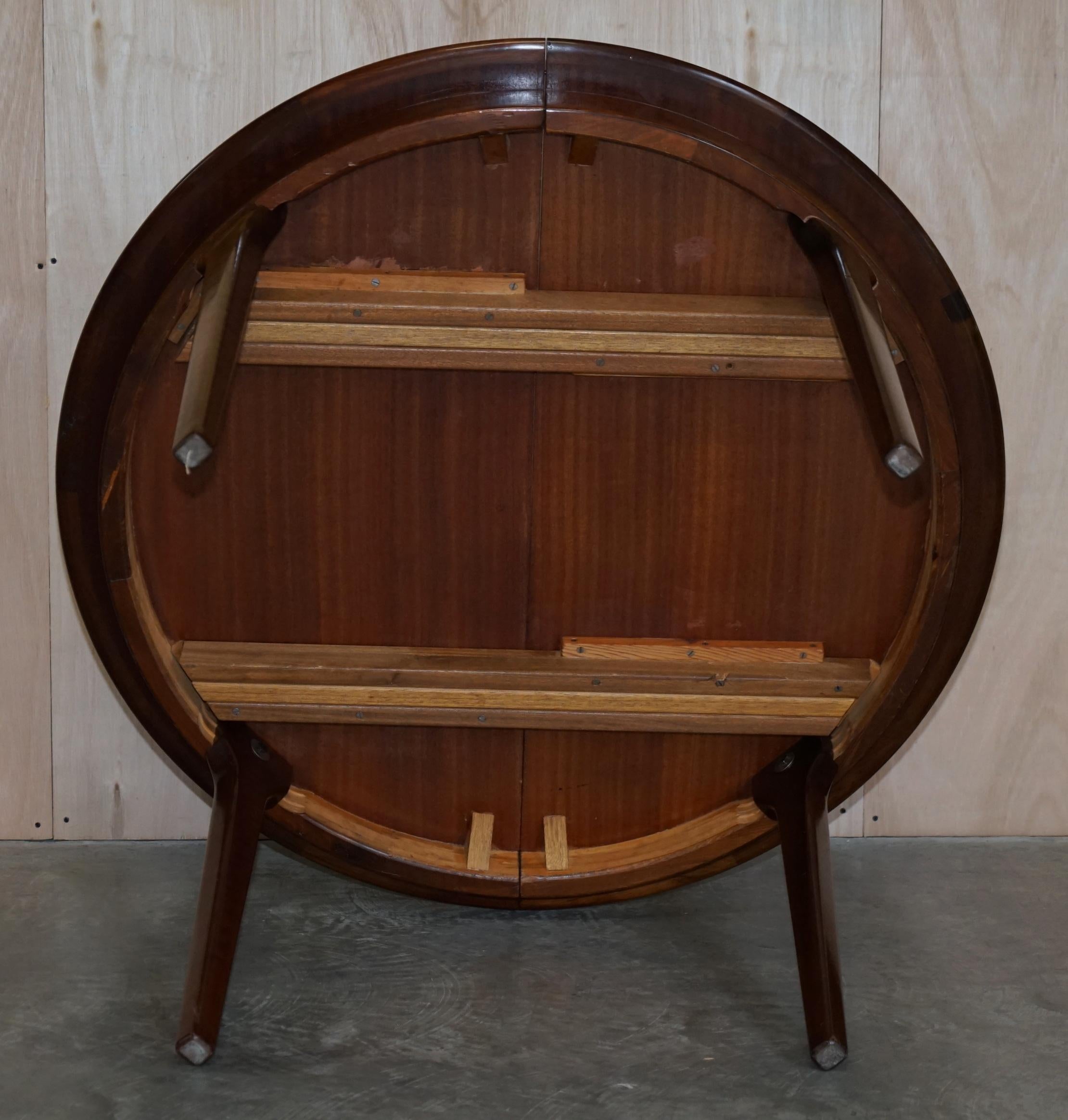 Table de salle à manger à rallonge danoise moderne mi-siècle en bois dur de C J Rosengaard, Taille 6-10 en vente 1