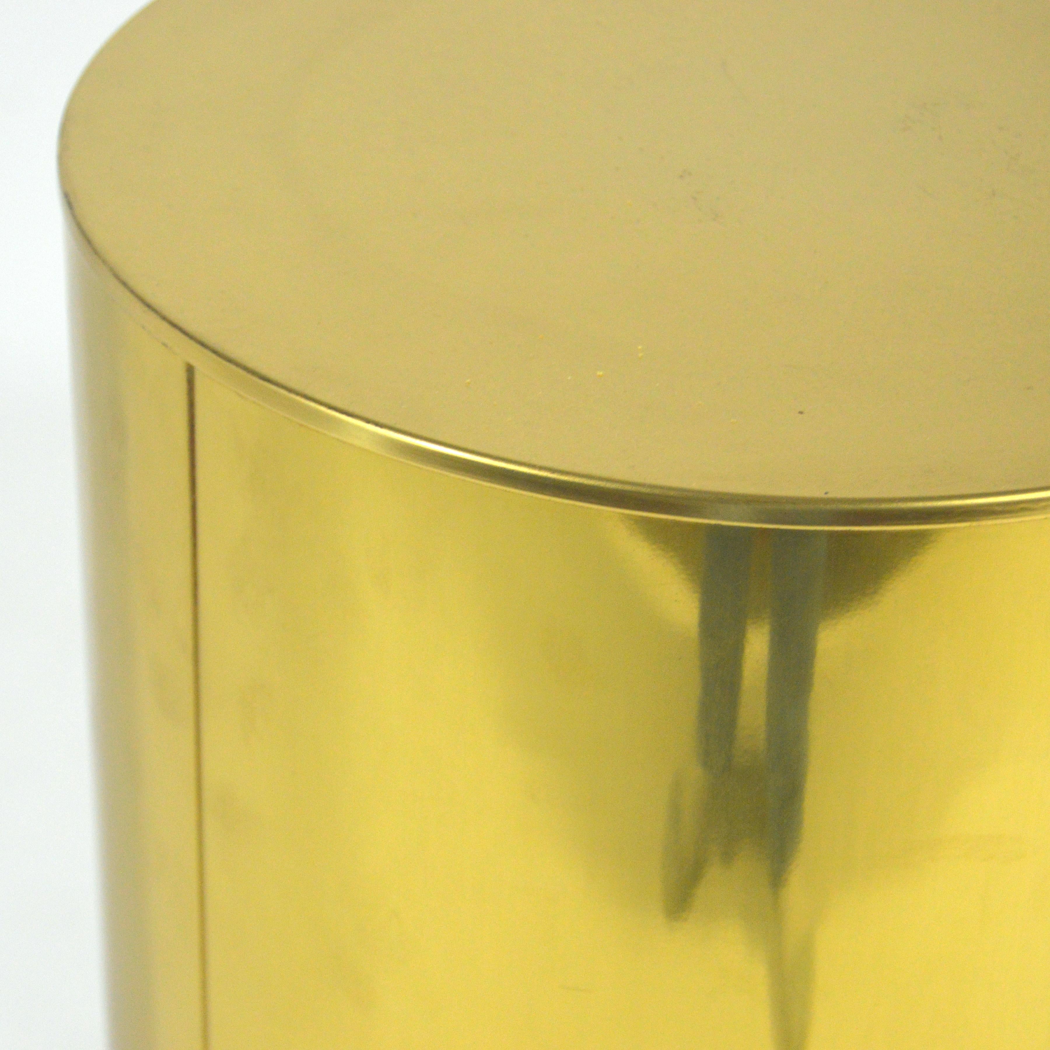 Américain C. Jeré Pedestal en laiton en vente