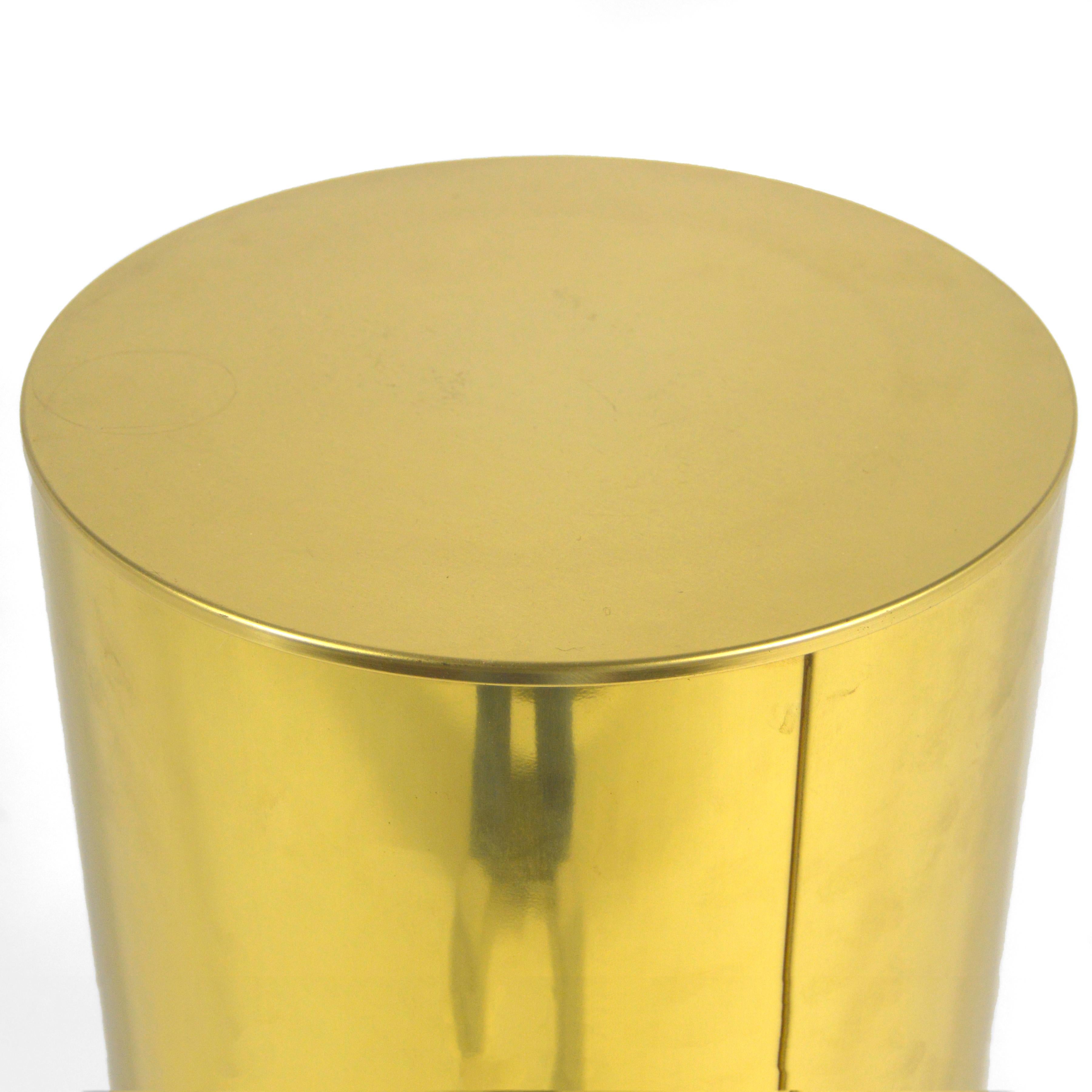 Laiton C. Jeré Pedestal en laiton en vente