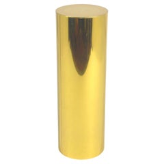 C. Pedestal de latón Jeré