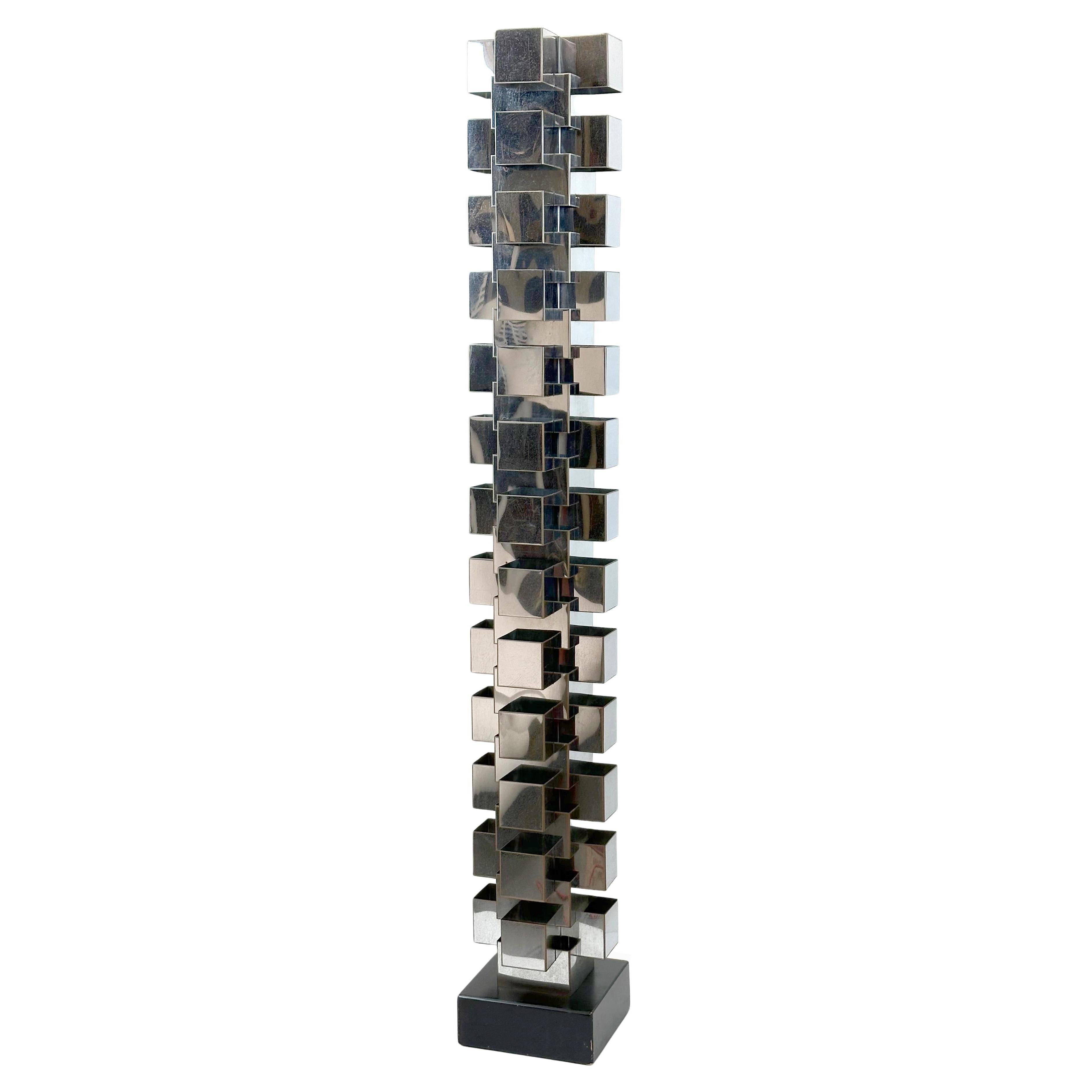 Un lampadaire sculptural saisissant de Curtis Jeré - un pseudonyme pour l'art collaboratif de Curtis Freiler et Jerry Fels - et produit par leur société, Artisan House. 

Cette lampe 