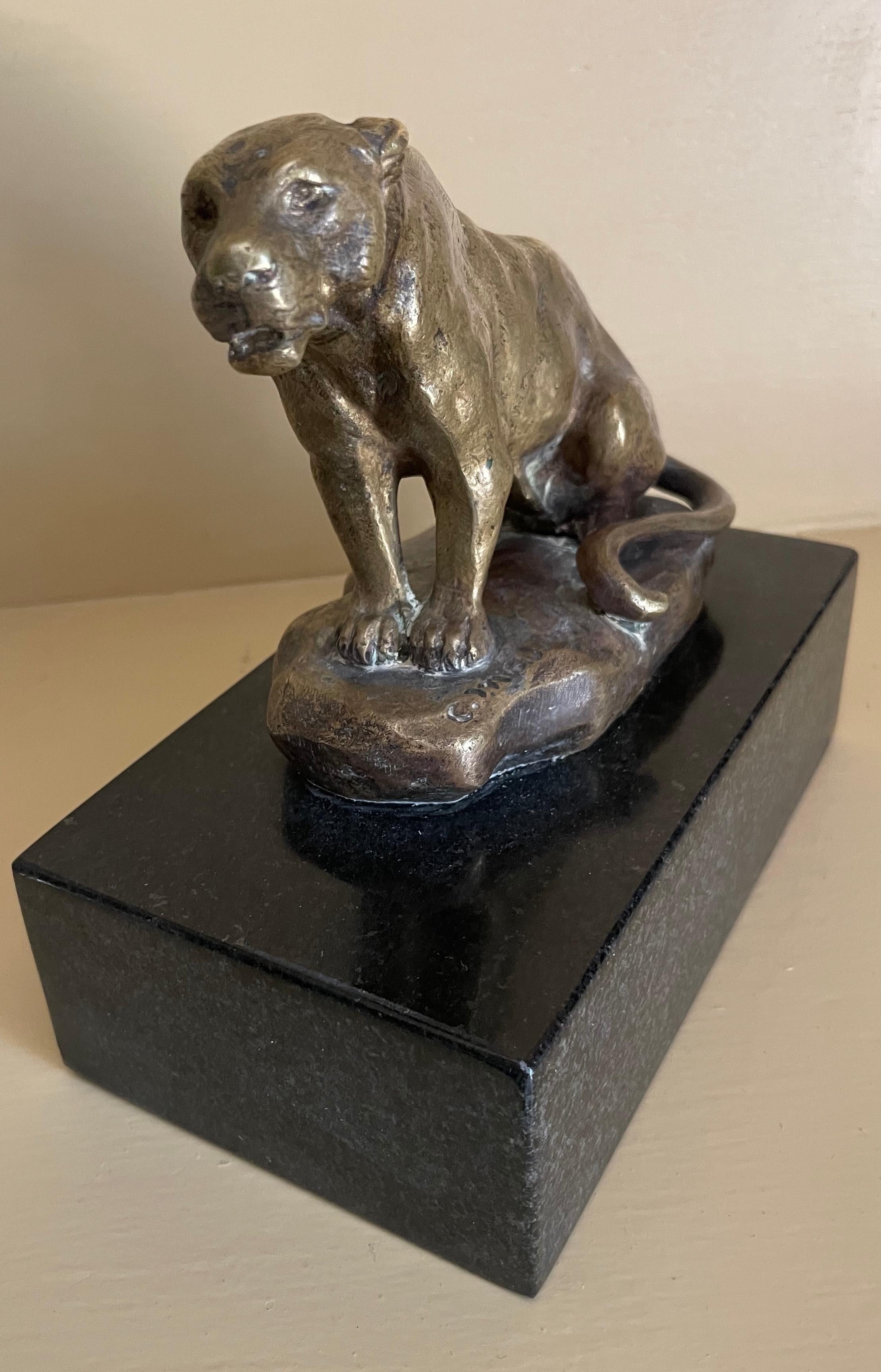 Français Sculpture de panthère en bronze doré C. Masson en vente