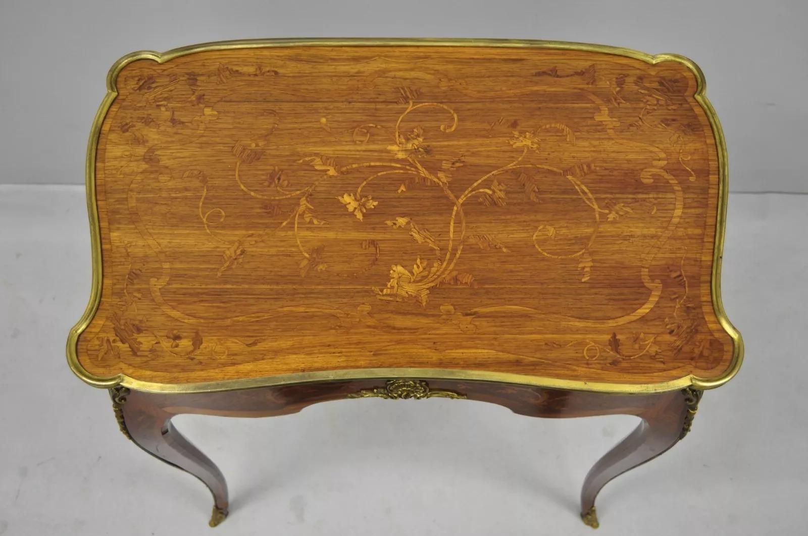 Inconnu Table d'appoint française de style Louis XV à 2 tiroirs incrusté et en cuir, C. Mellier & Co, Londres en vente