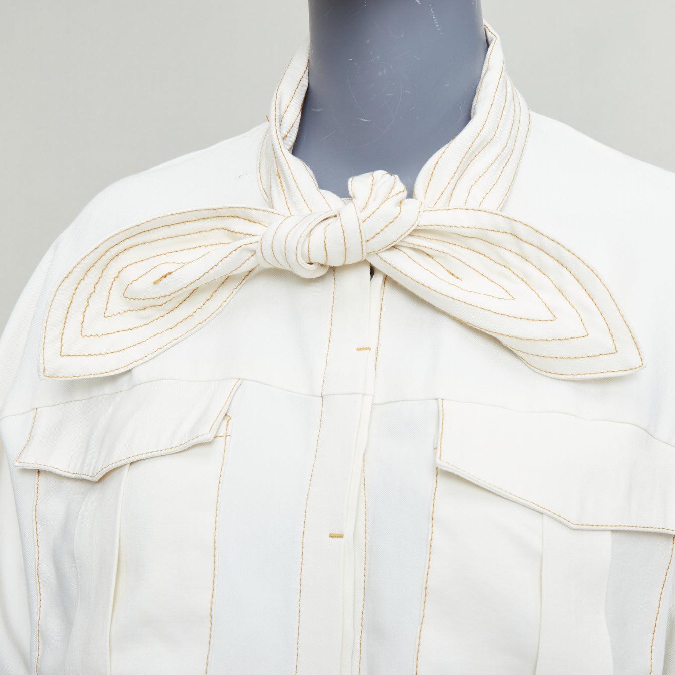 C.I.C. Crema - Camicia con collo a farfalla e tasche impunturate M. I. M.
Riferimento: CNLE/A00368
Marchio: A.I.C.
Materiale: Viscosa, misto
Colore: Crema, Giallo
Modello: Tinta unita
Chiusura: bottone
Dettagli extra: Chiusura frontale con bottoni.
