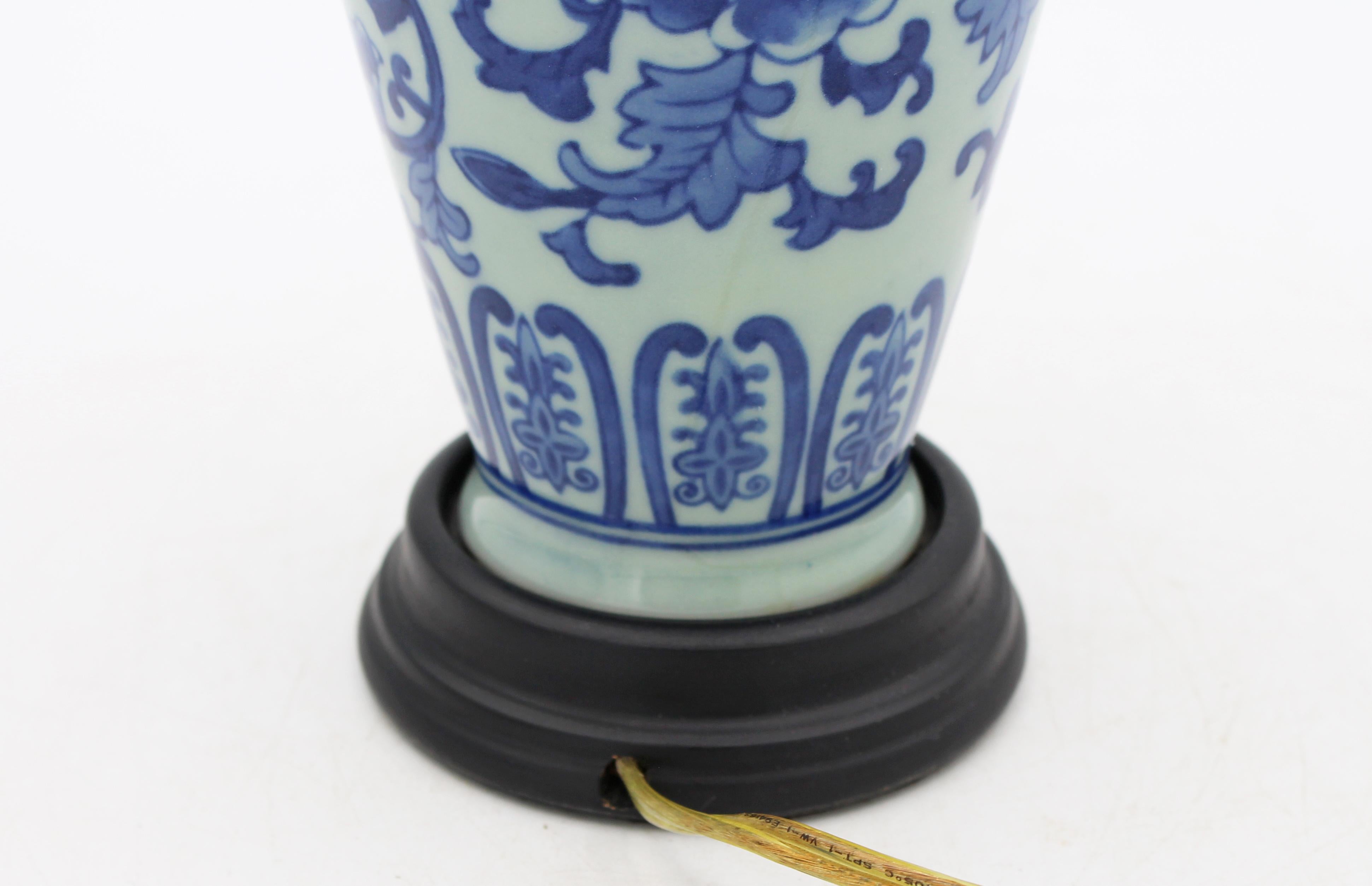C. Mid-20th Century Pair of Chinese Export Porcelain Vases Mounted as Lamps For Sale 1