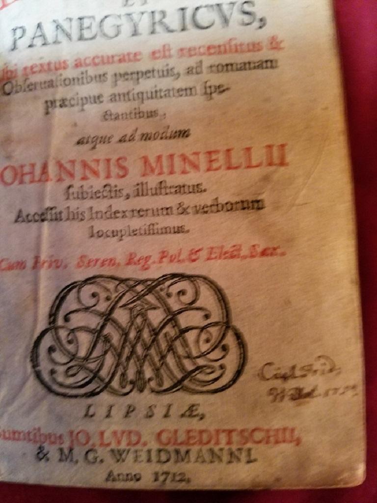Presenting a very rare and ‘old’ antiquarian book, C Plinii Caecilii Secundi Epistolae et Panegyricus dated 1712.

Published by Johannus Minellii in 1712.

Covered and bound in velum.

In Latin, by Pliny The Younger.

Signed by a previous