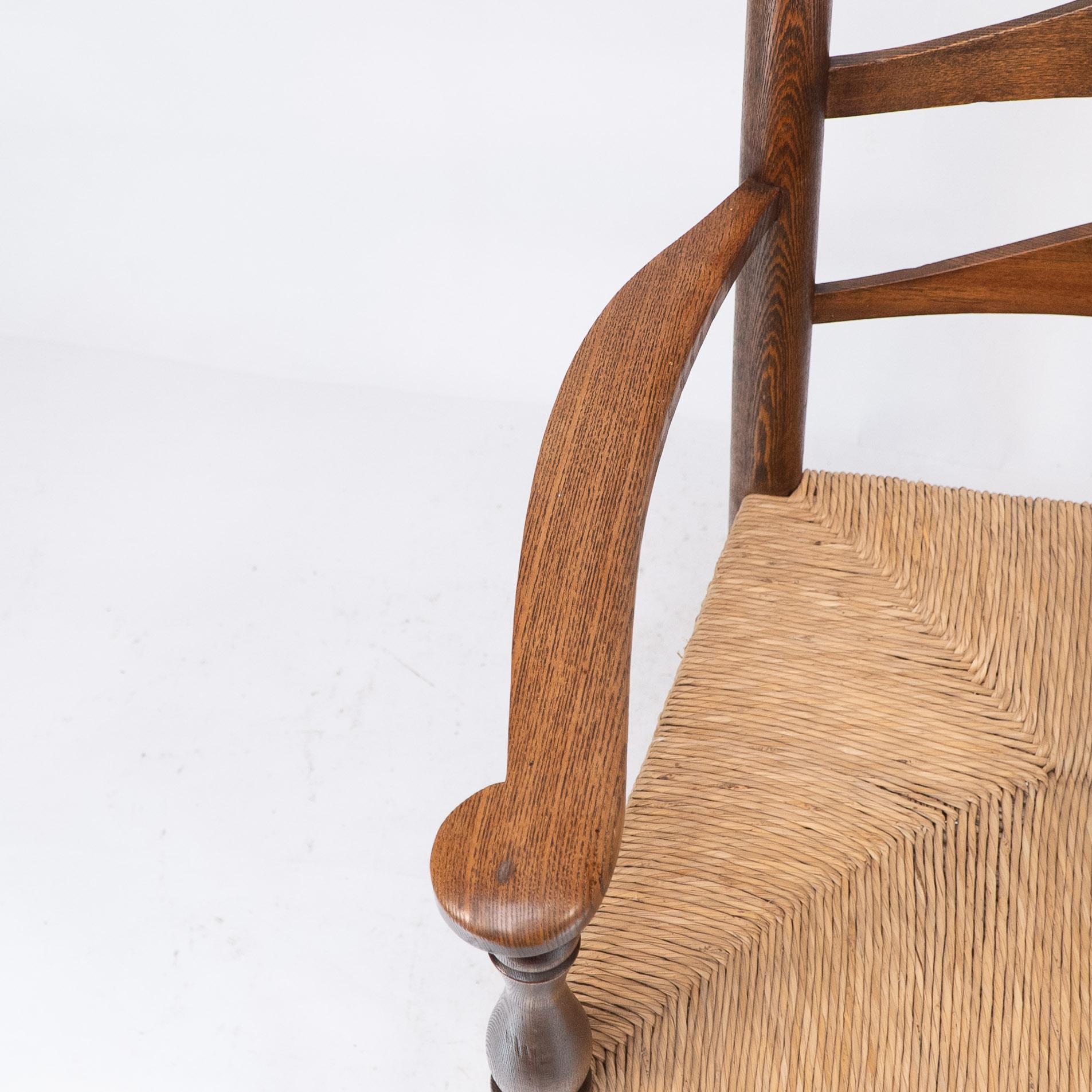 C. R. Ashbee attr. Un sillón Arts & Crafts con respaldo de escalera de roble y asiento reempotrado en venta 1