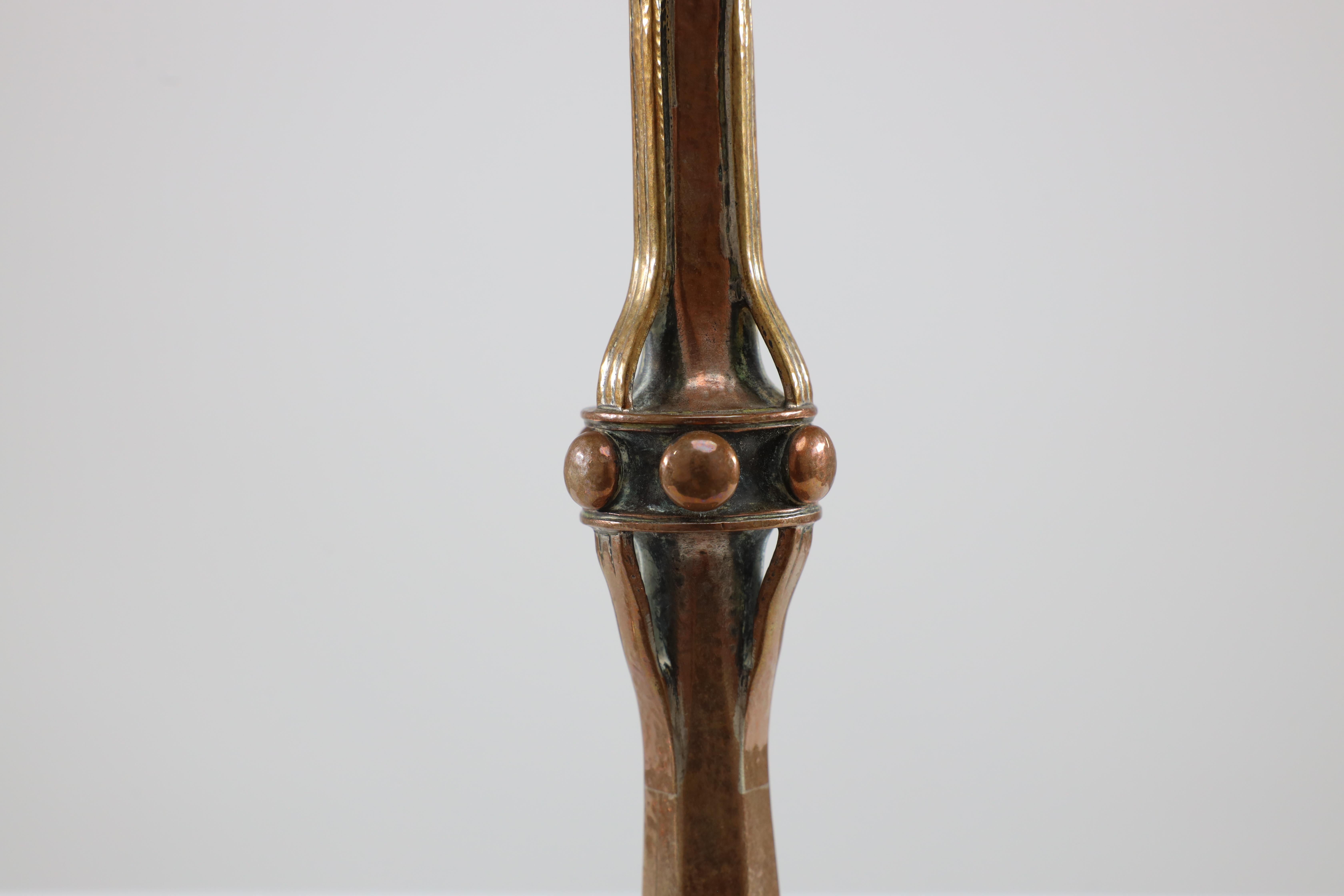 C. R. Ashbee. Hergestellt von The Guild of Handicrafts. Ein Arts and Craft-Kelch aus Kupfer. im Angebot 5