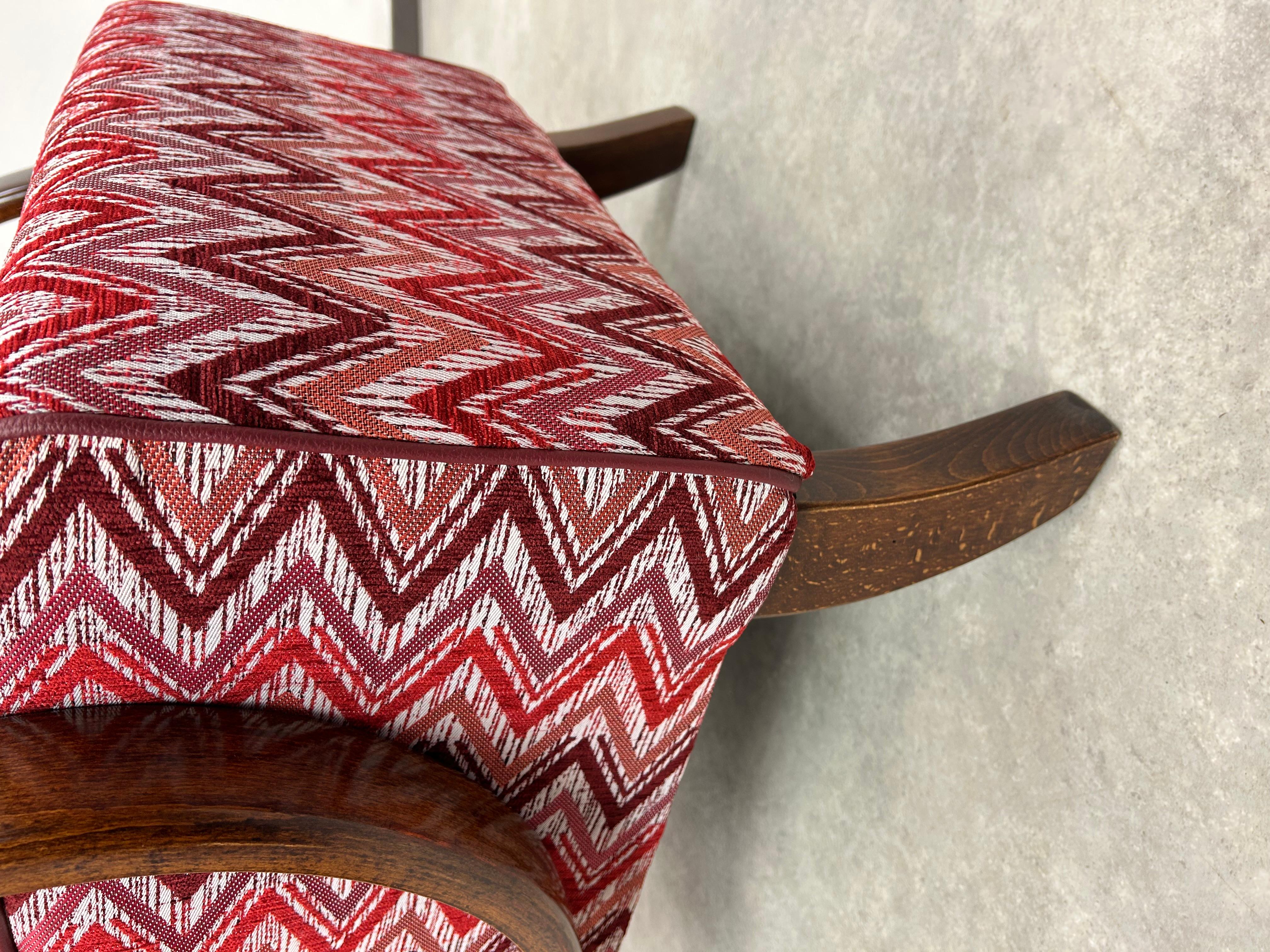 Tumbona en forma de C de J.Halabala. Teñido y repulido profesional.