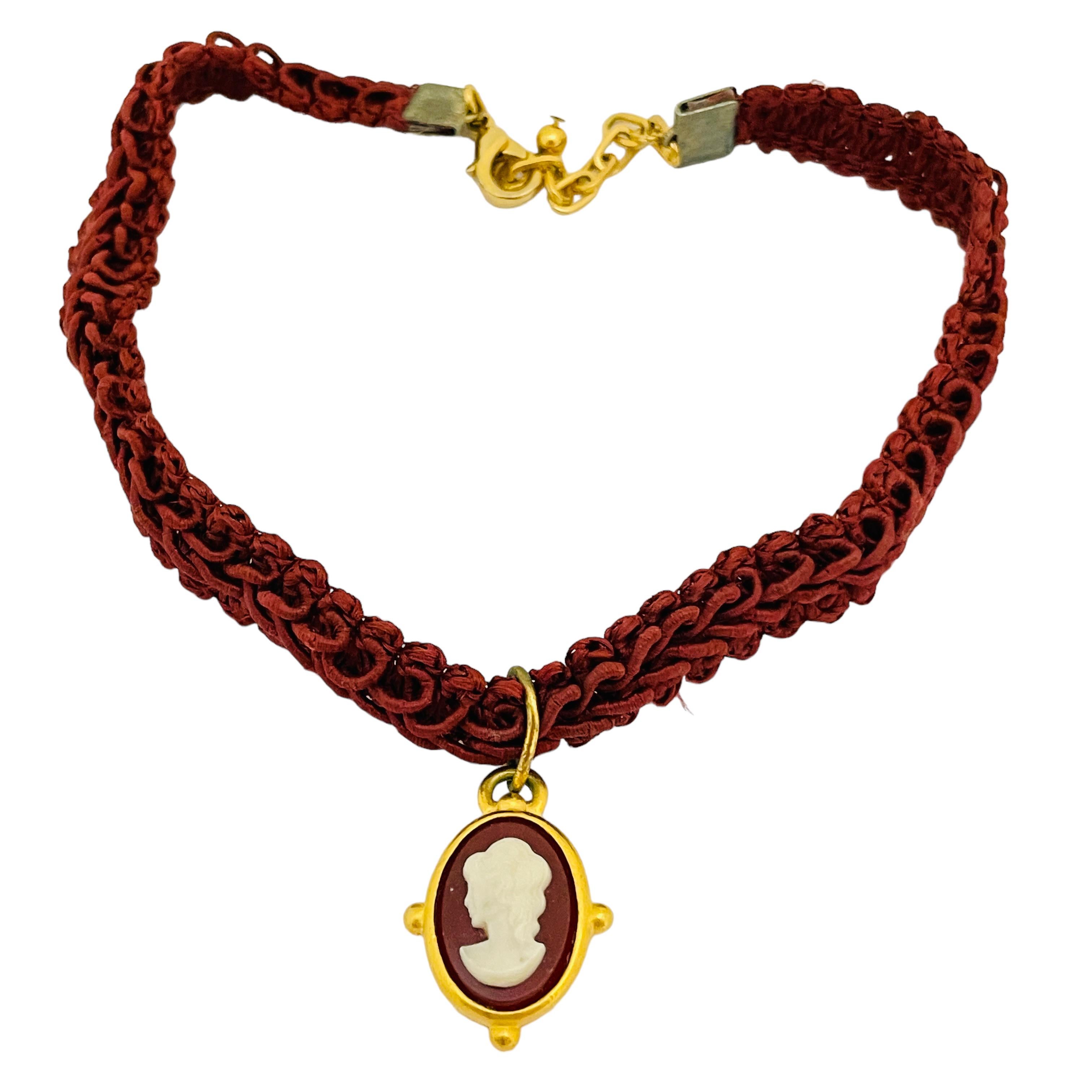 da uomo o donna C. STEIN, collana firmata d'epoca con cammeo in vetro color oro in vendita