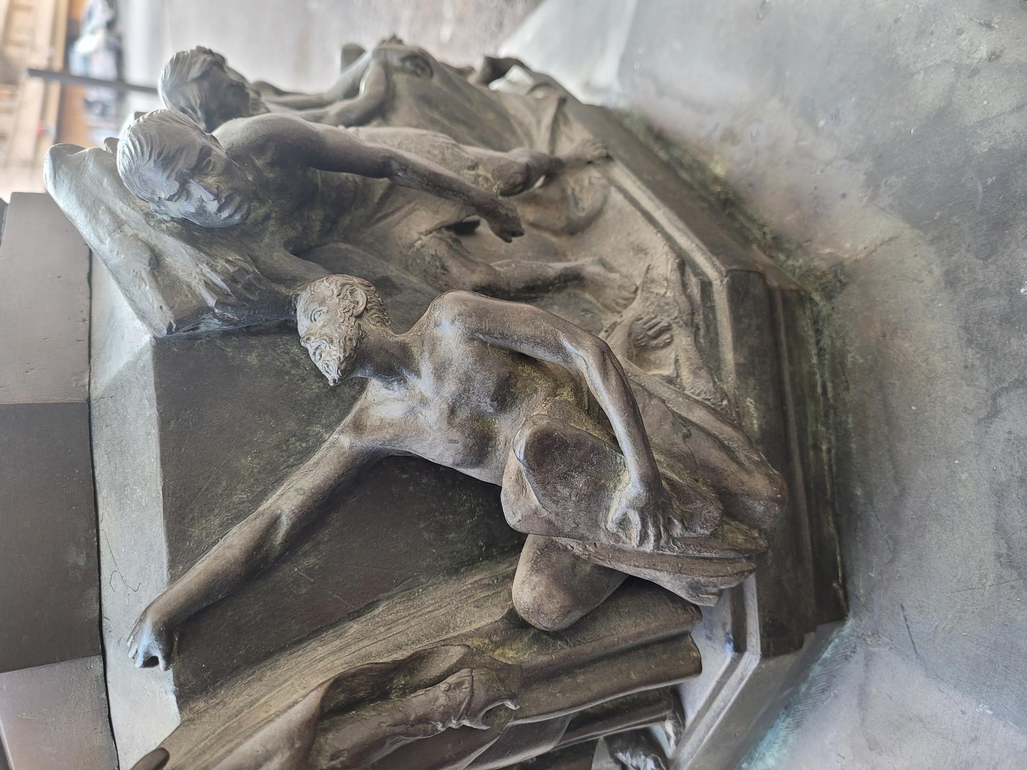 C Zocchi (d'après), Monument To Dante, réduction de bronze, fin du 19e/début du 20e siècle en vente 5