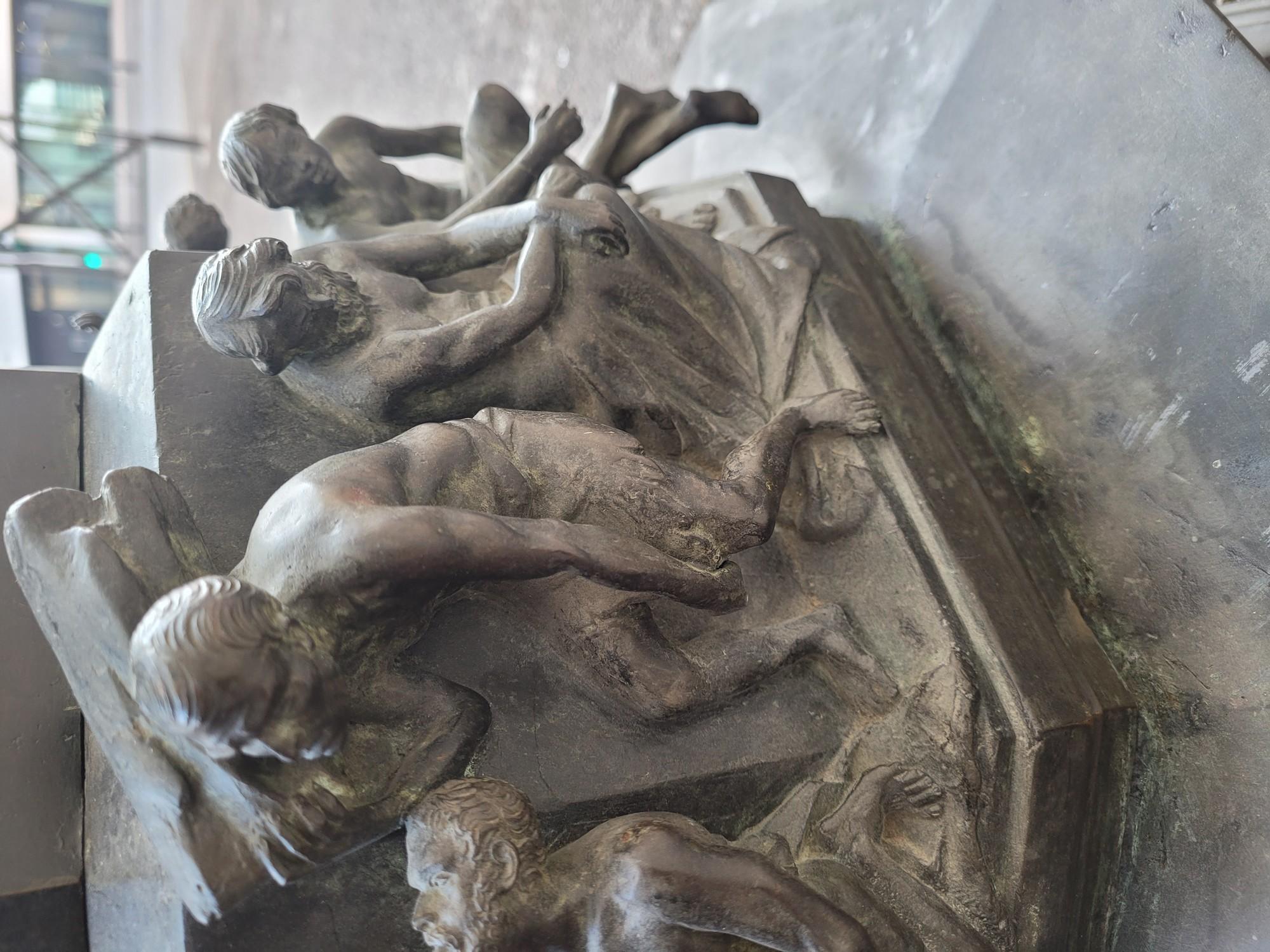 C Zocchi (d'après), Monument To Dante, réduction de bronze, fin du 19e/début du 20e siècle en vente 6