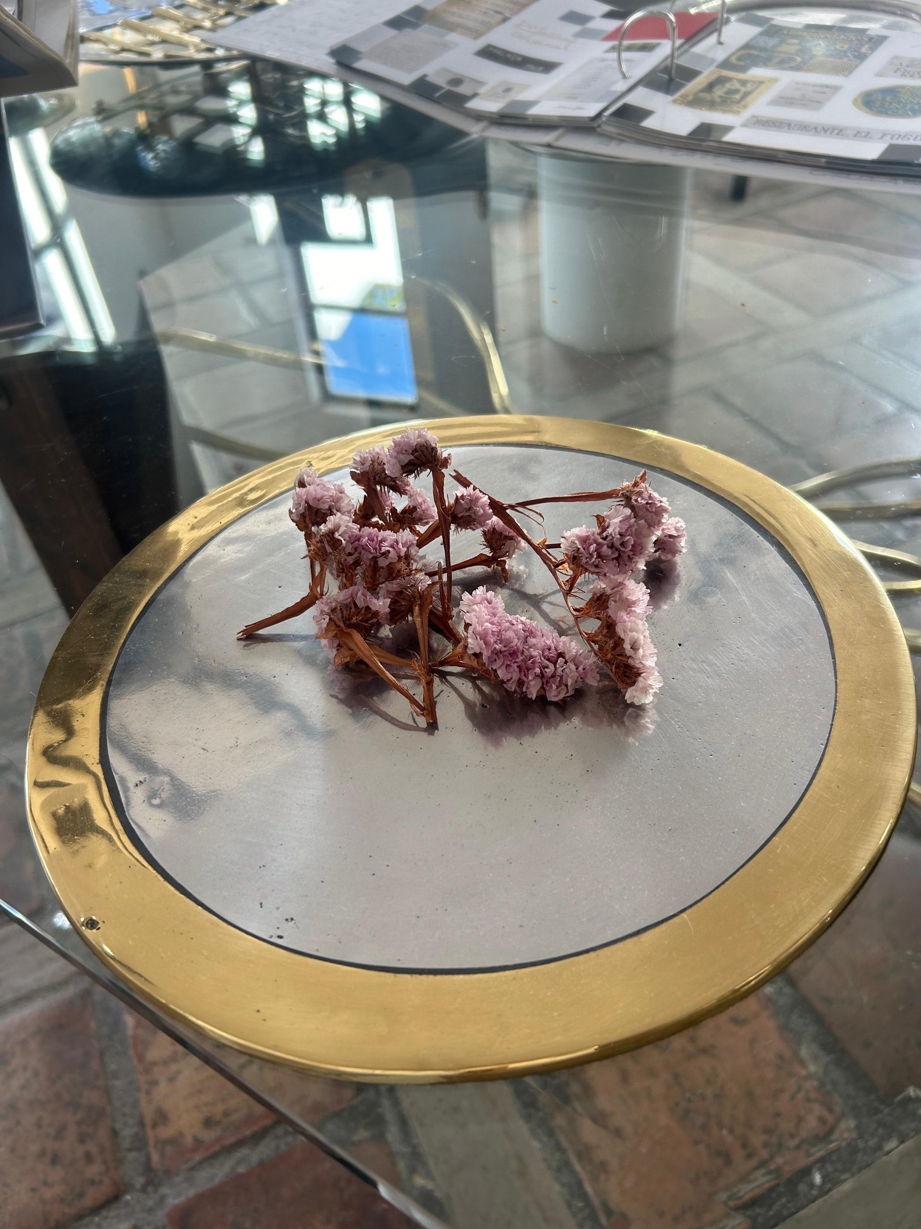 C066 Circular place mat cast Brass and Aluminium In New Condition For Sale In Benahavis, AN