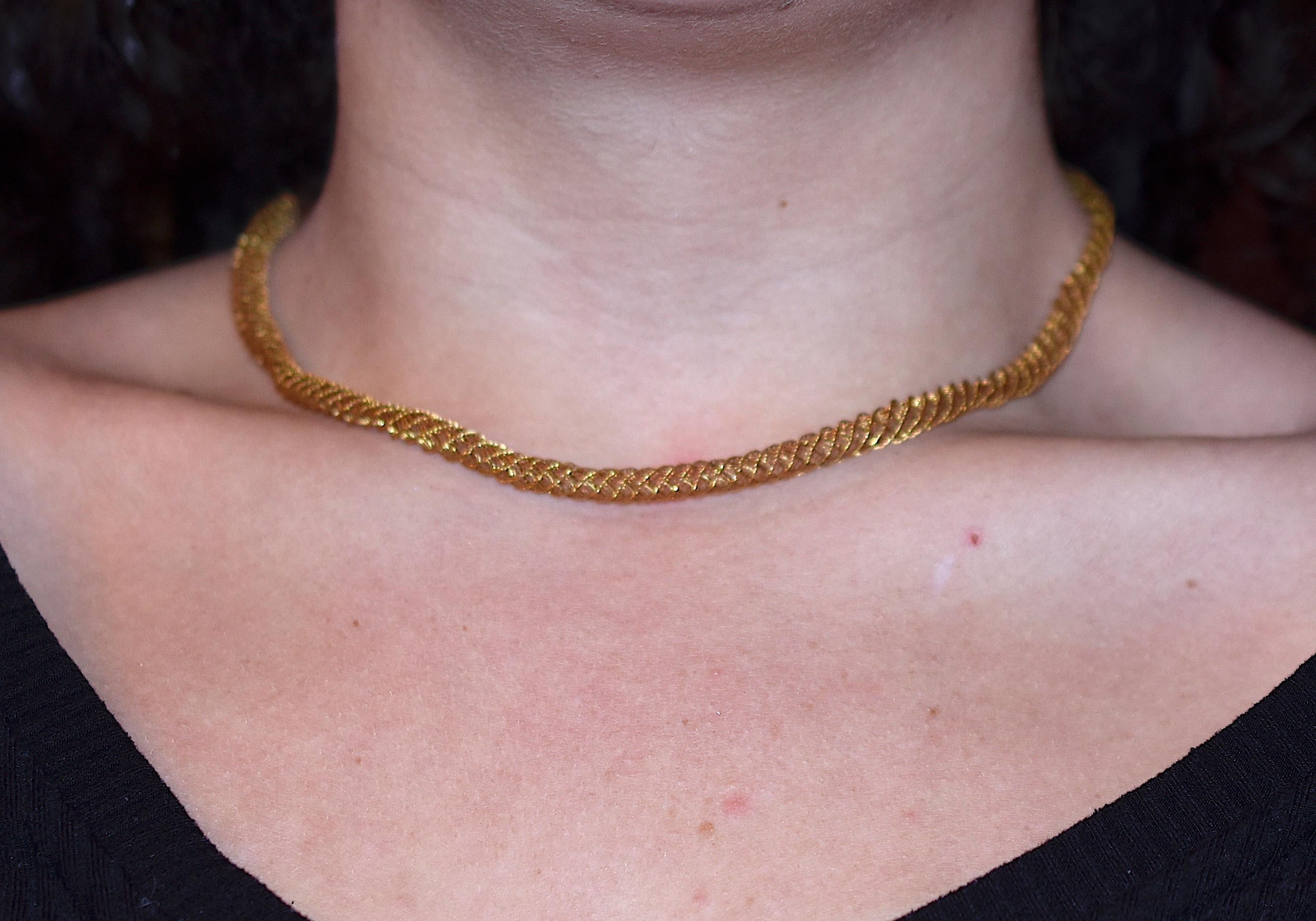 15 Karat röhrenförmiges, zartes Mesh-Halskette, um 1850 im Angebot 4