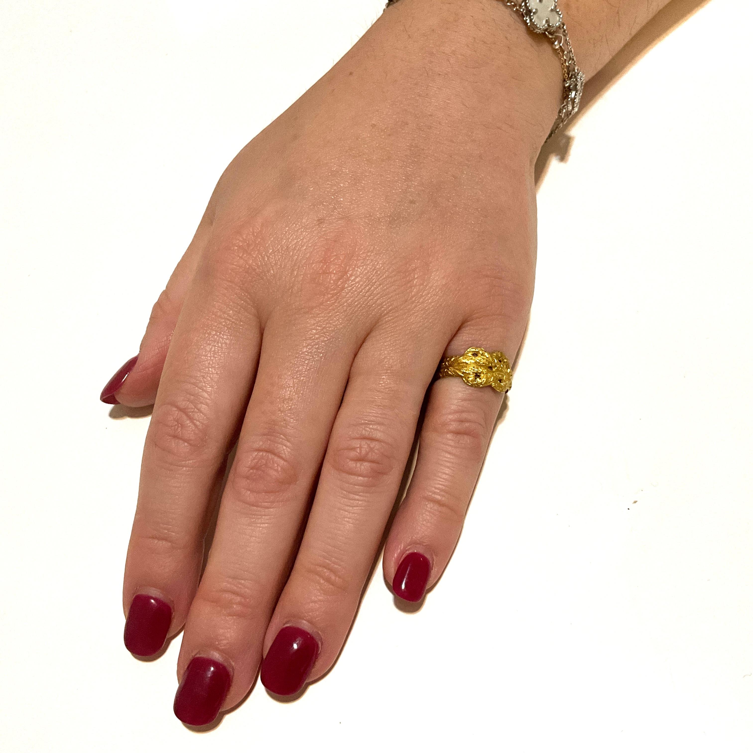 Anillo Posey de principios del siglo XVII con forma de nudo de amor 