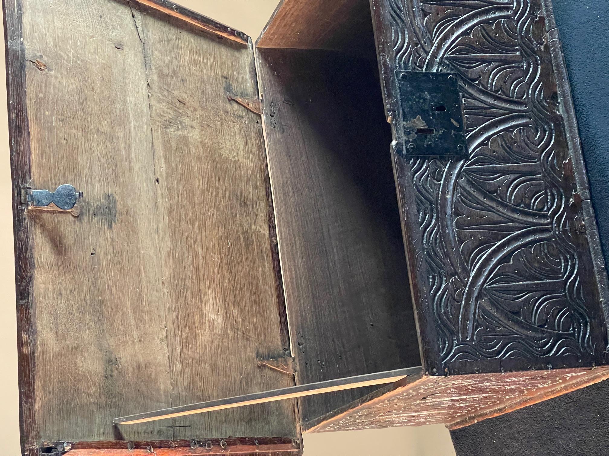C1680 Caja bíblica de roble bien tallada finales del siglo XVII en venta