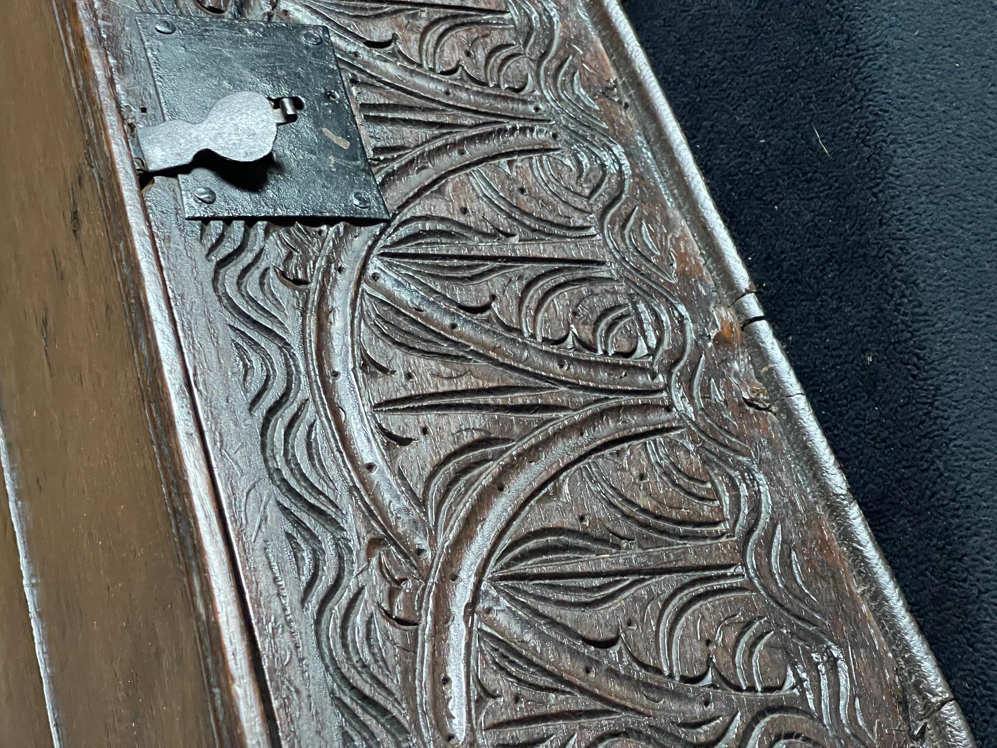 C1680 Caja bíblica de roble bien tallada Roble en venta