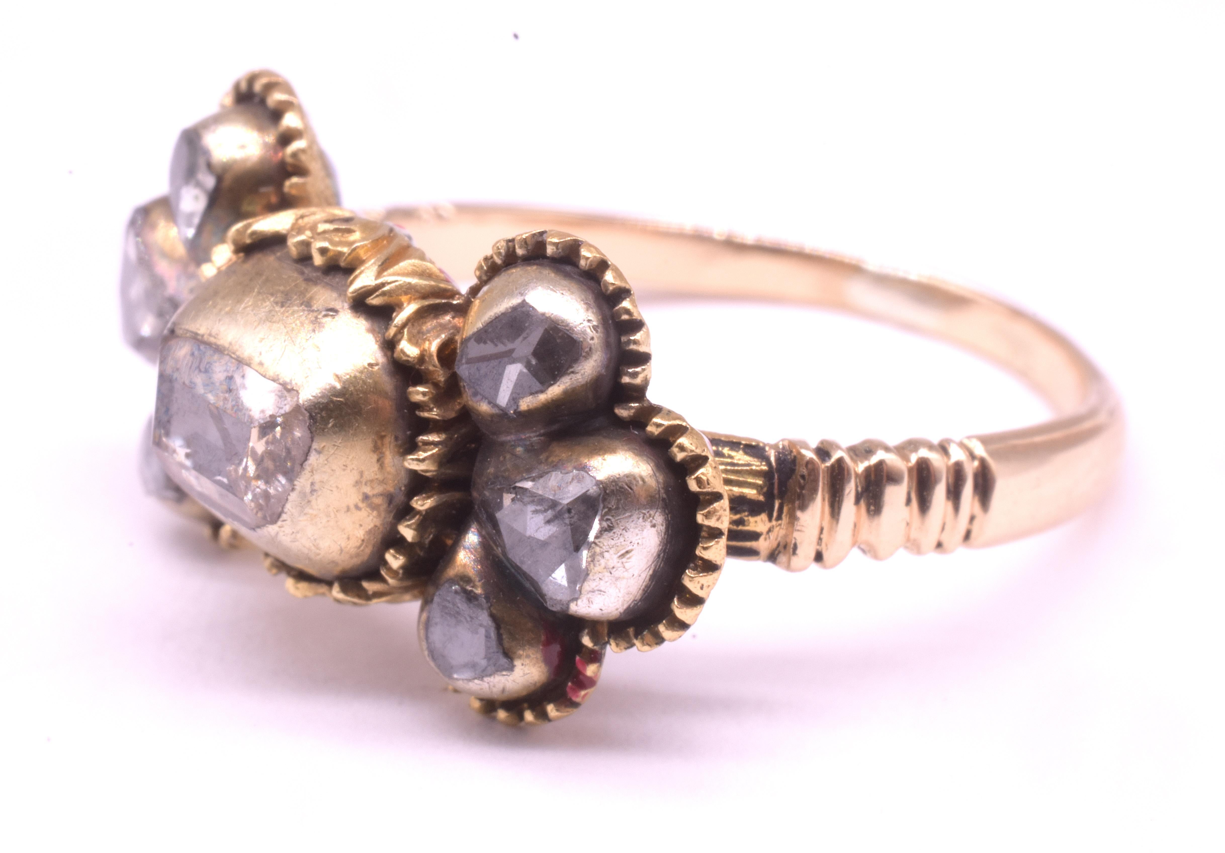 C1690 Anello a forma di arco iberico in 18 carati con diamanti taglio tavolo in vendita 1