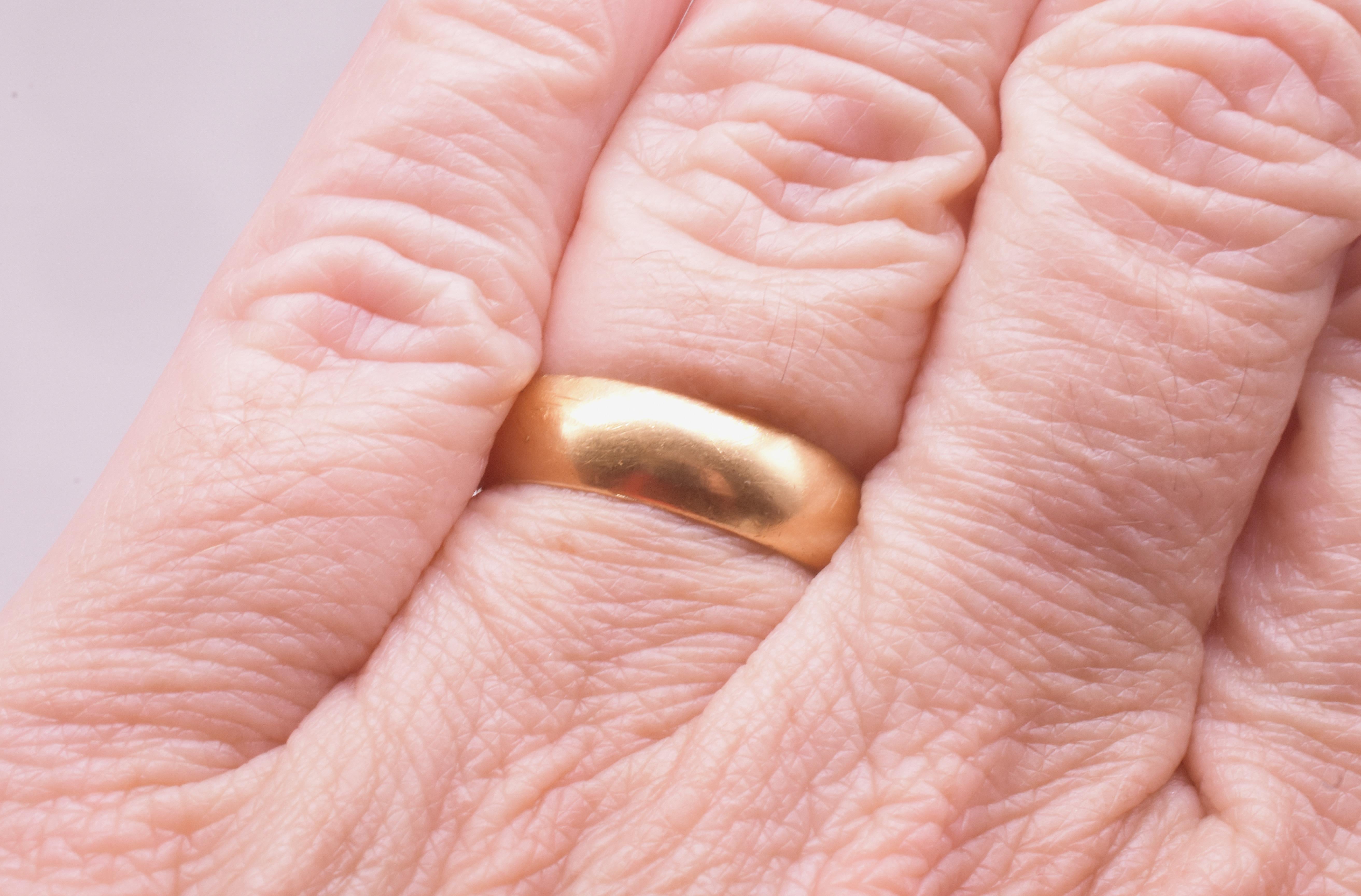 C1690 22K Posey Ring,  