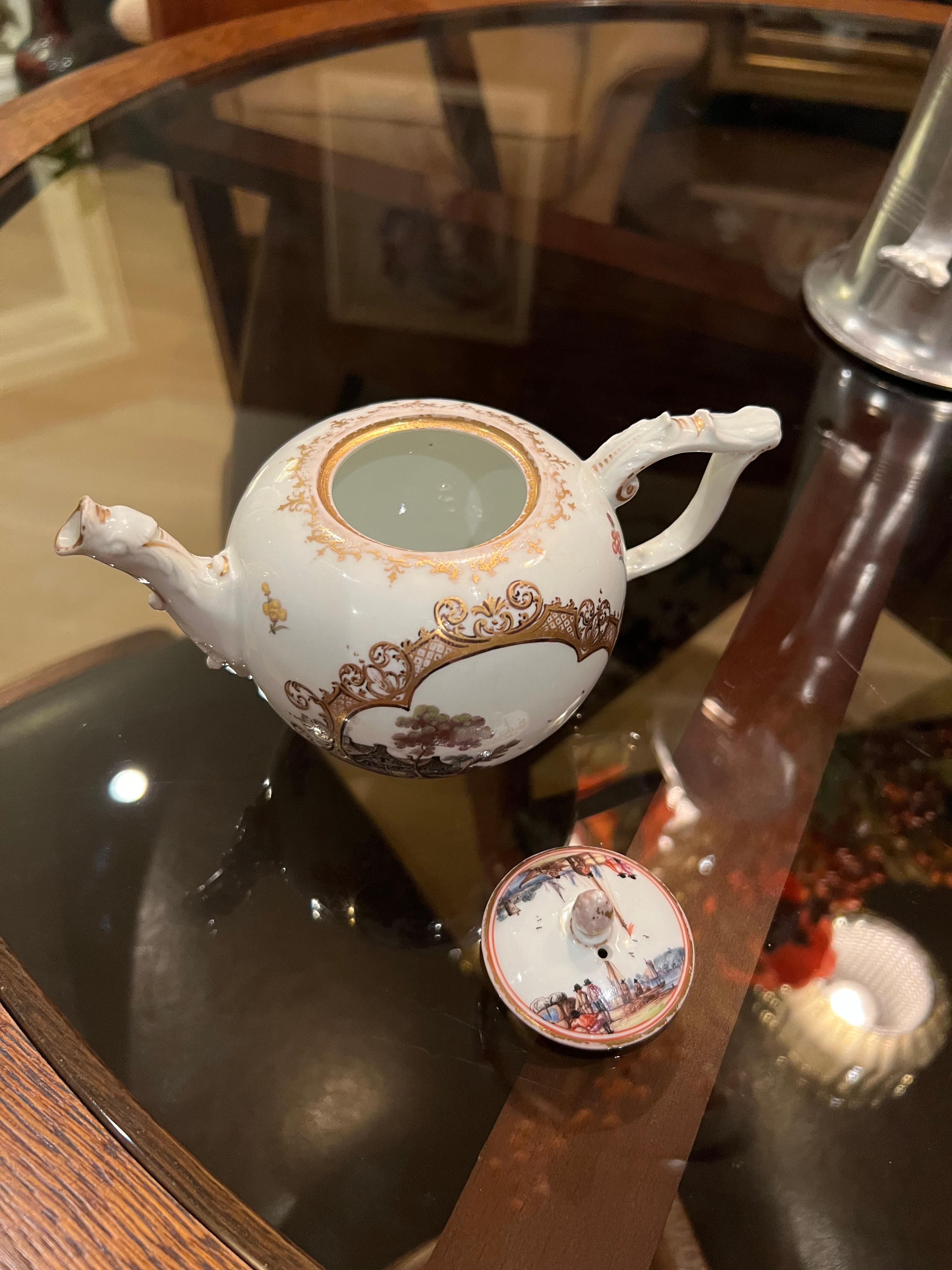 c.1735-40 Eccezionale teiera di Meissen, scena di commercio a cineserie dipinta a mano in vendita 1