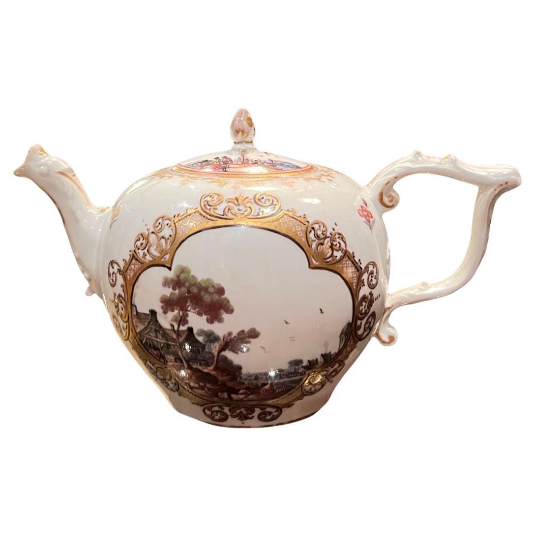 c.1735-40 Eccezionale teiera di Meissen, scena di commercio a cineserie dipinta a mano in vendita