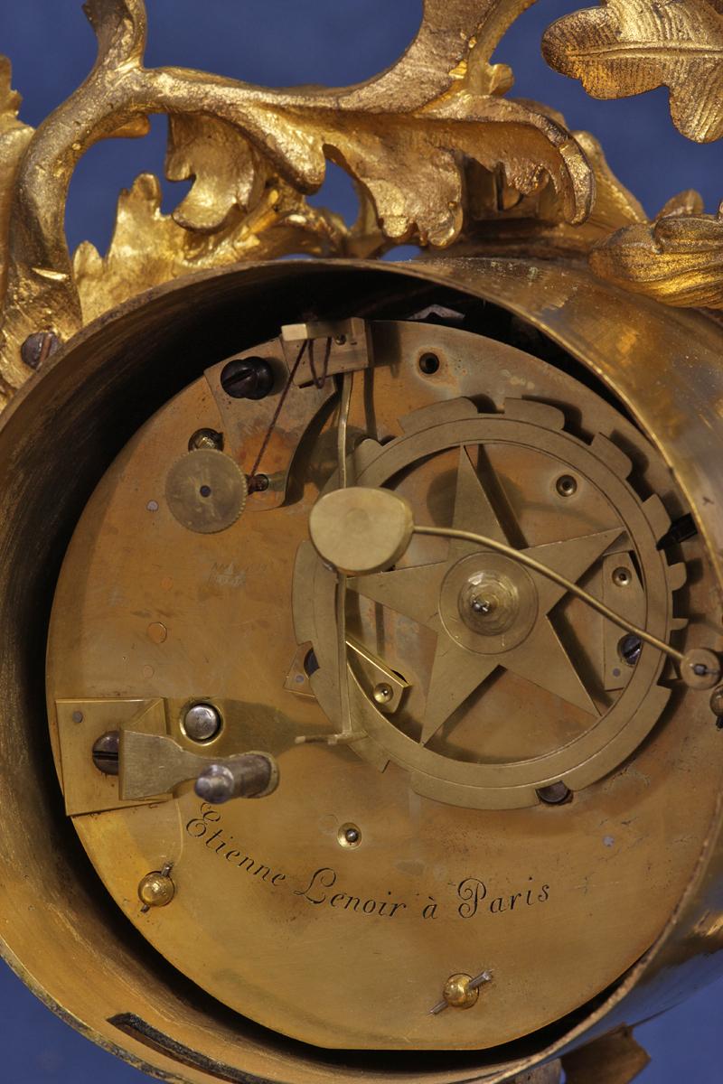 Uhr mit Goldbronze- und patiniertem Pferd von Lenoir, um 1765 im Zustand „Gut“ im Angebot in Greenlawn, NY