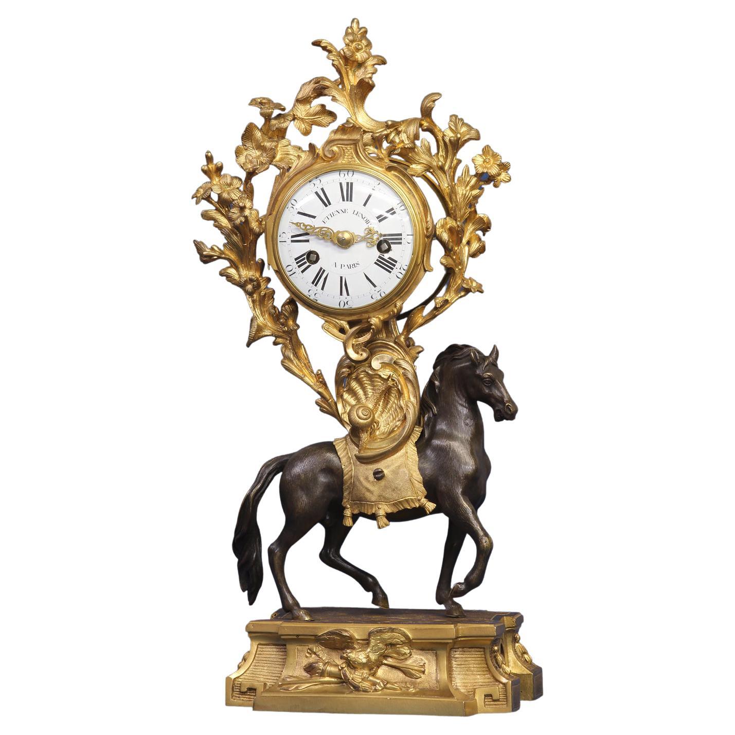 Uhr mit Goldbronze- und patiniertem Pferd von Lenoir, um 1765 im Angebot