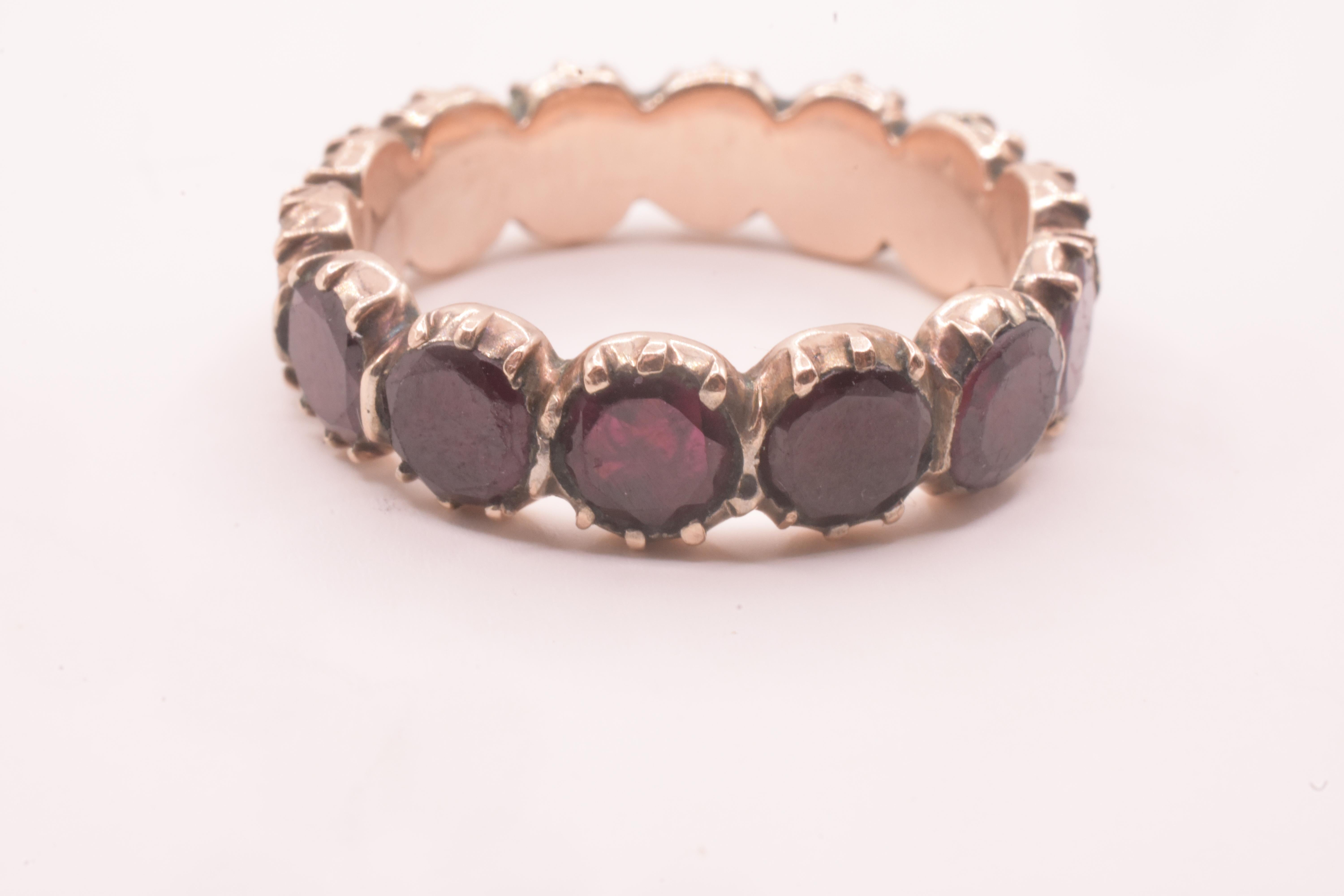 C1780 Fascia di eternità in granato almandino georgiano In condizioni buone in vendita a Baltimore, MD