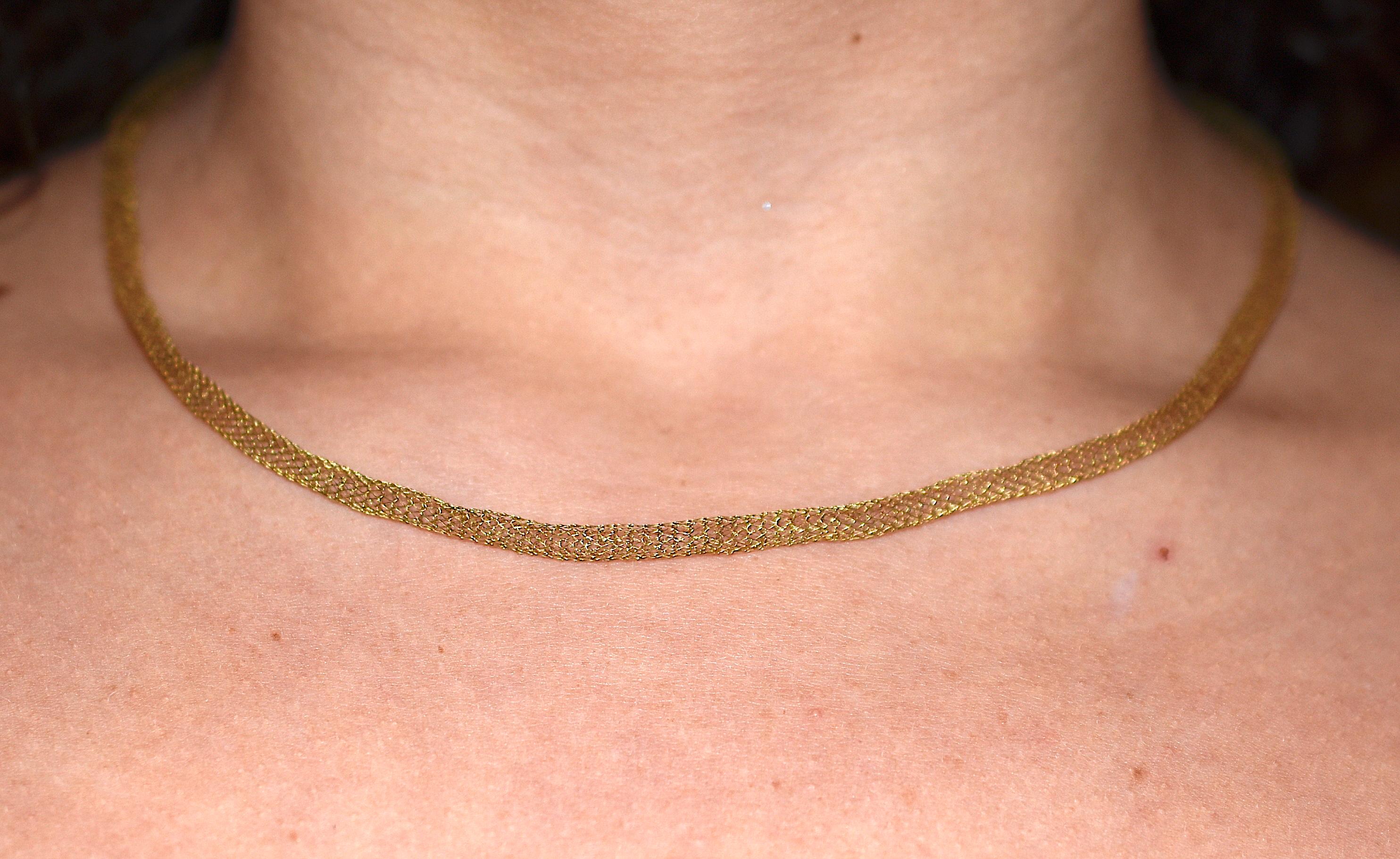 18 Karat Georgian Meshwork Tubular Chain Necklace with Barrel Clasp, circa 1790 For Sale 5