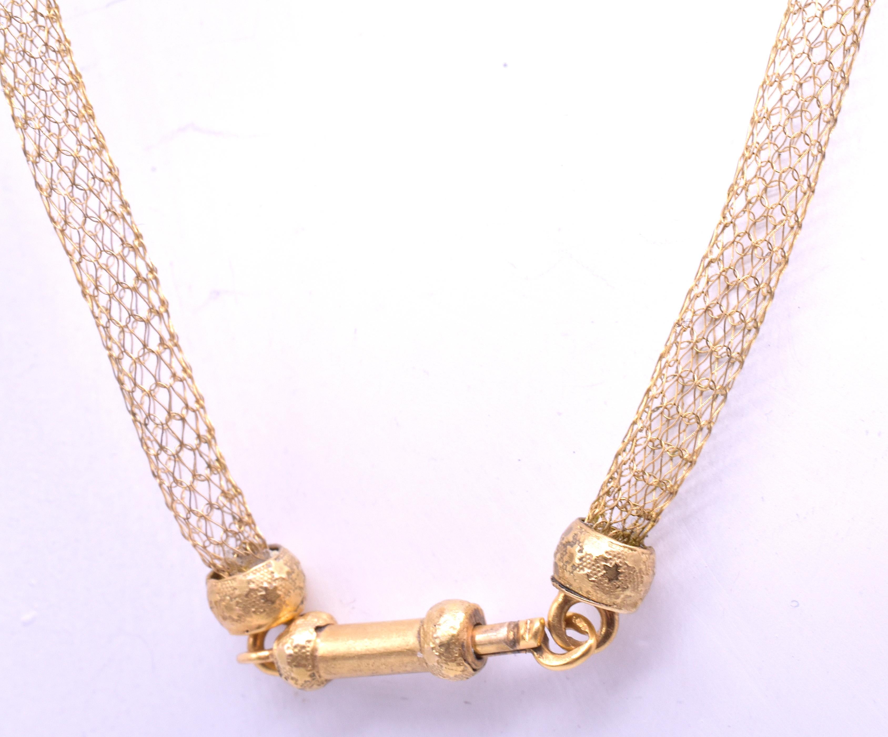 18 Karat Georgian Meshwork Tubular Chain Necklace with Barrel Clasp, circa 1790 For Sale 2