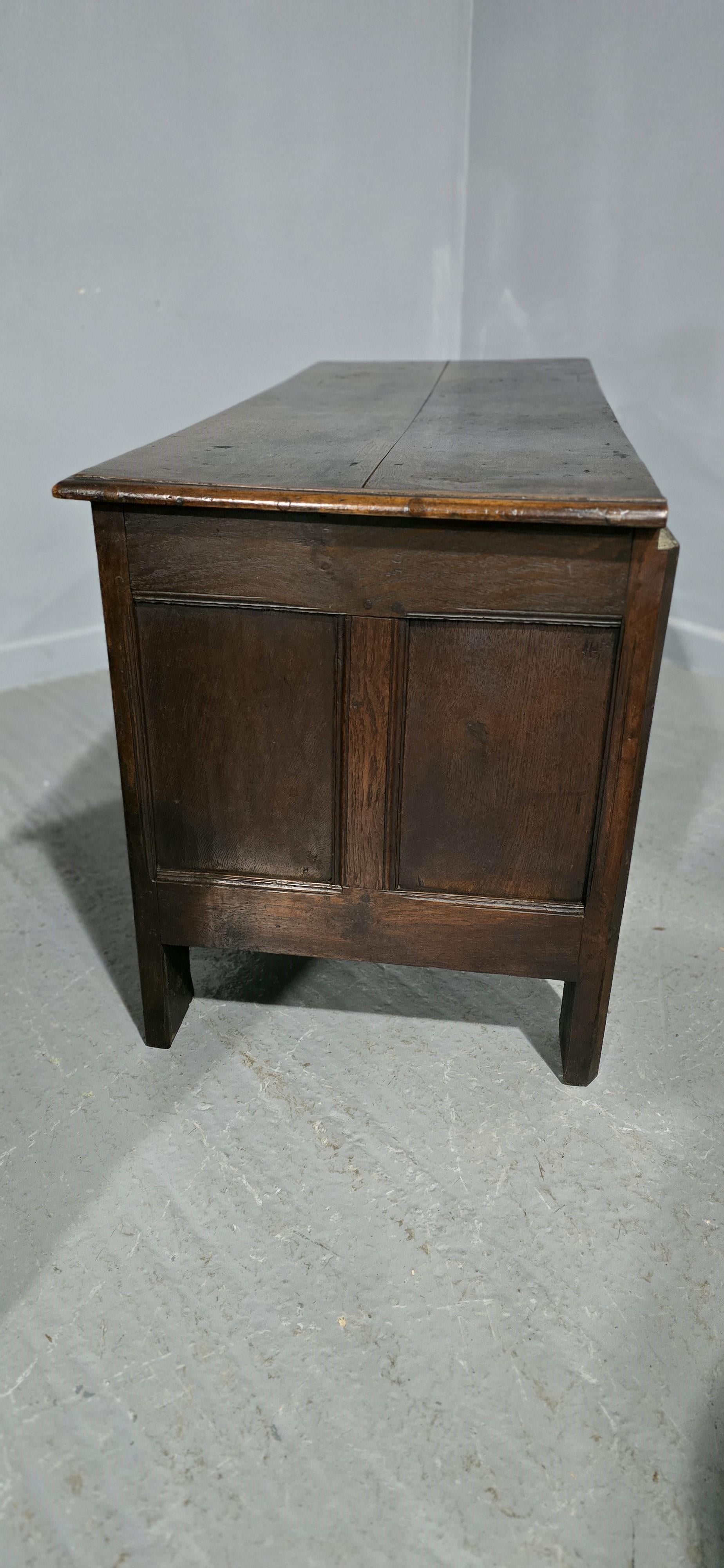 Cofre de roble del siglo XVII Charles 1 en venta 6