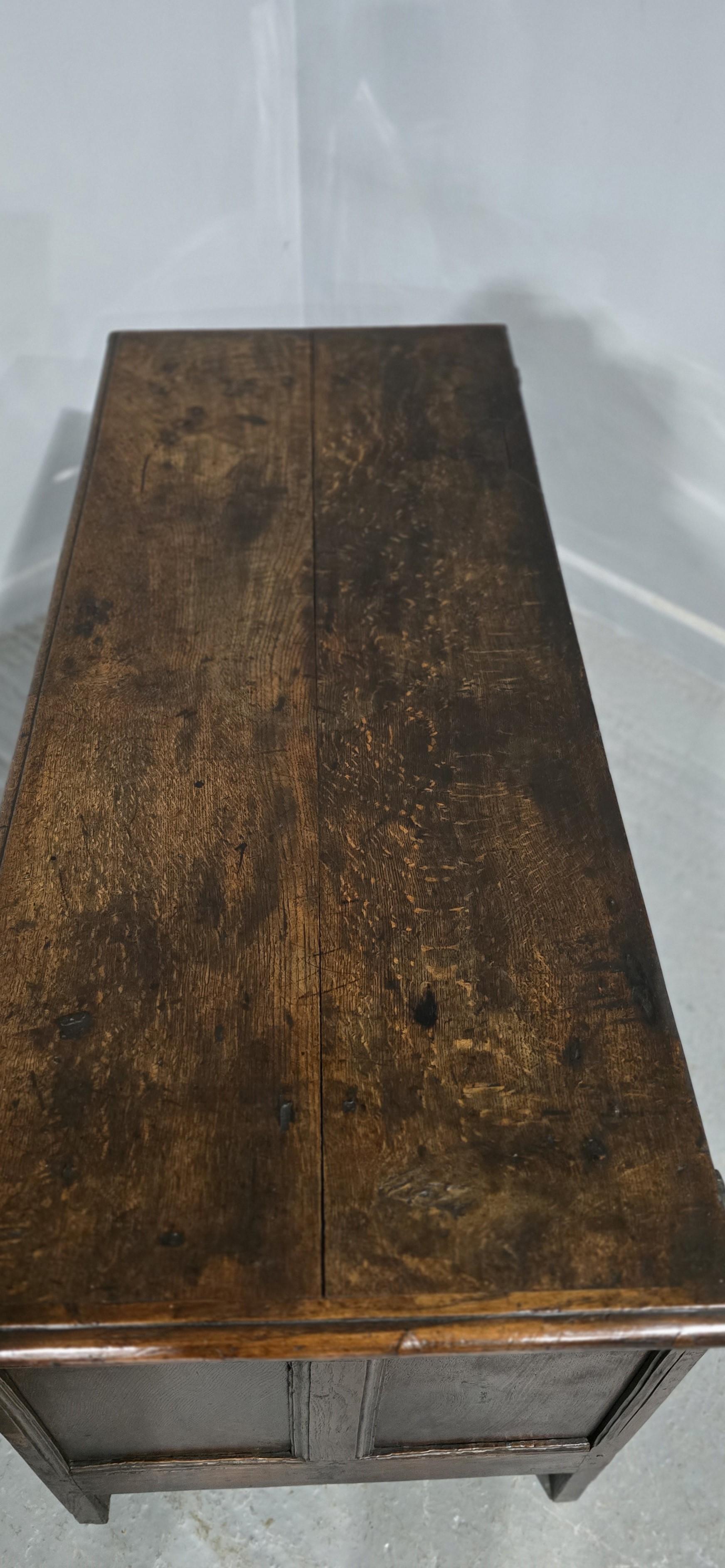 Cofre de roble del siglo XVII Charles 1 en venta 7