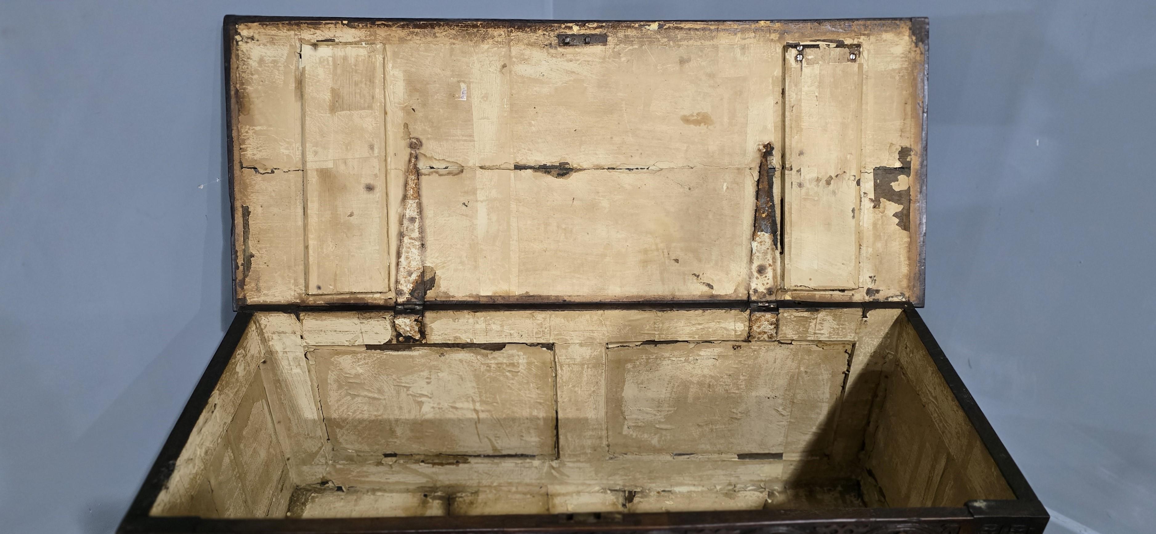 Cofre de roble del siglo XVII Charles 1 Roble en venta