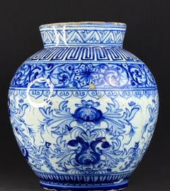ca. 1800–1880 Manises (Spanien) Blau-weiße Fayence-Vase – 24 cm