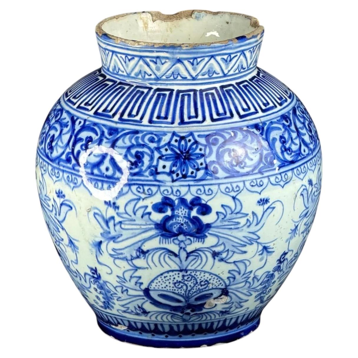1800–1880 circa, Manises (Spagna) Vaso in maiolica blu e bianca - 24 cm