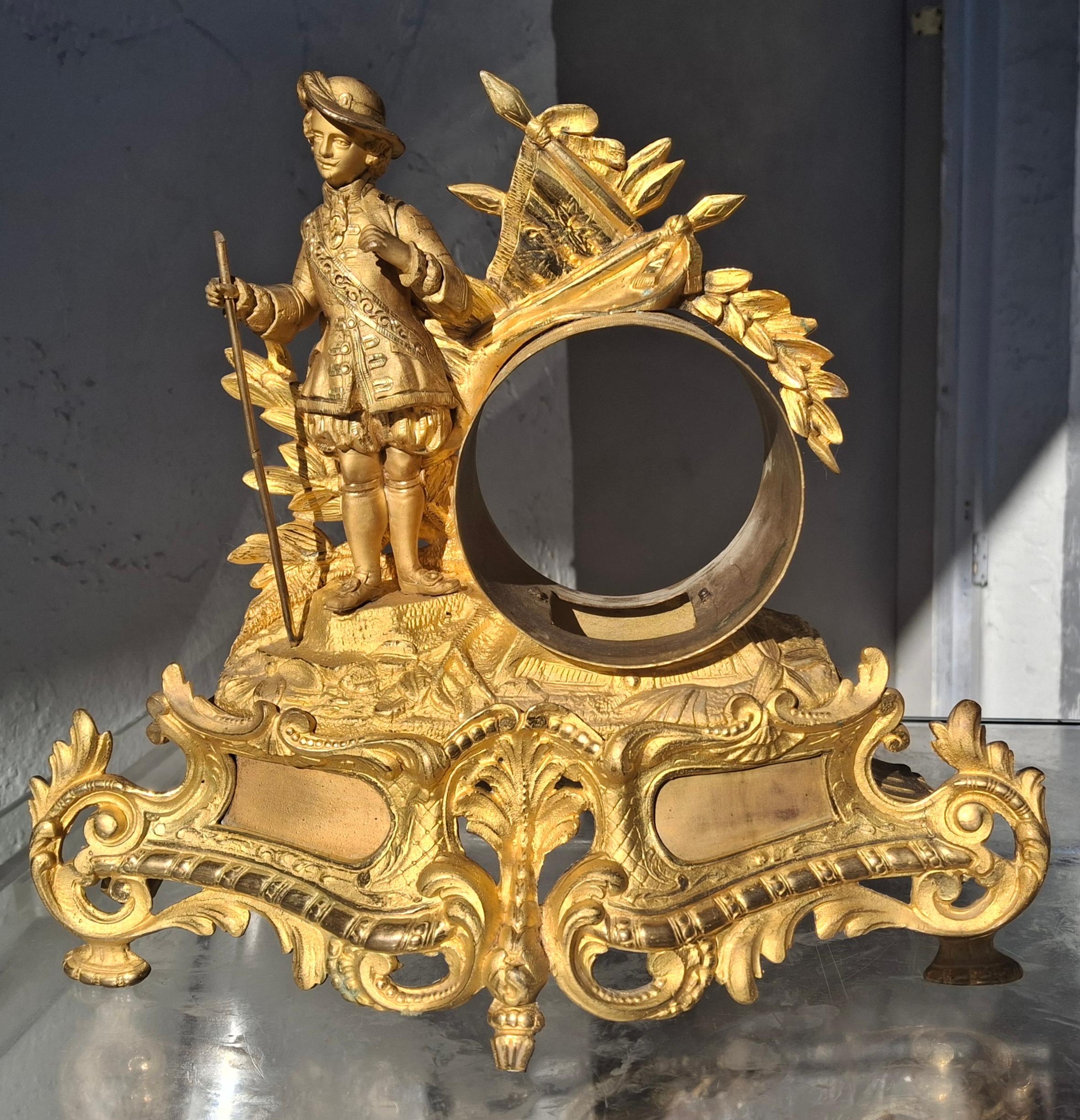 c1800 French Antique Rococo Louis XVI Mercury Gilt Bronze Figural Clock Case/ Frame. La cassa di questo orologio d'epoca è davvero straordinaria, in ottime condizioni e con la patina dorata originale. Produttori contrassegnati. Questa cassa un tempo