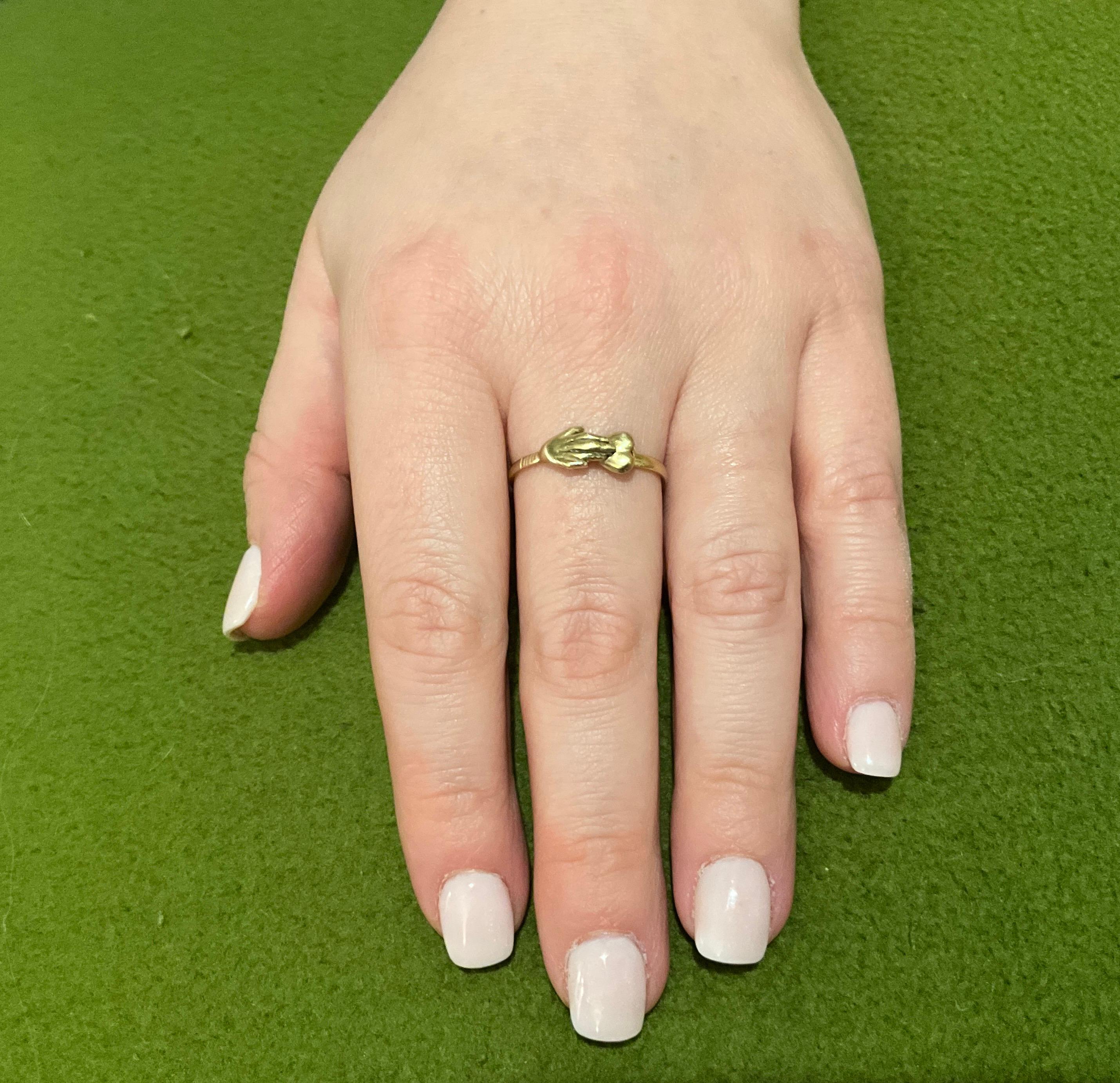 C1800 Georgian 18K Early Fede Ring with Hand Over Heart For Sale 1