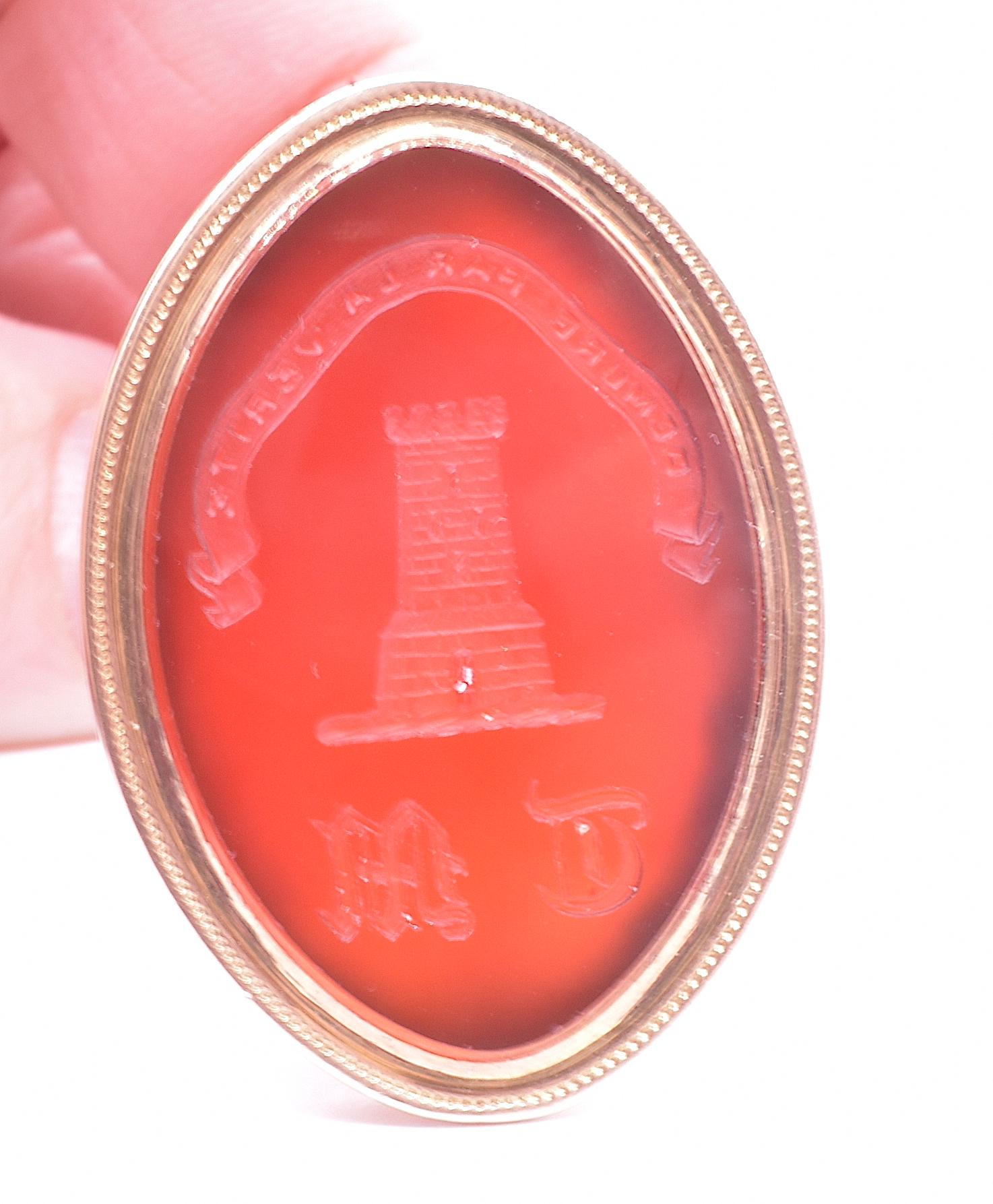 C1810 18K Fob Seal of Carnelian with Motto and Crest of Mason Family In Excellent Condition For Sale In Baltimore, MD