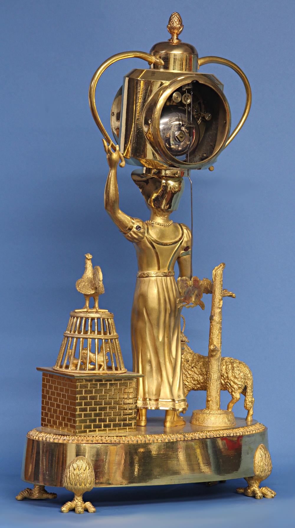 Français Pendule de cheminée figurative française signée Dubuc, vers 1810 en vente