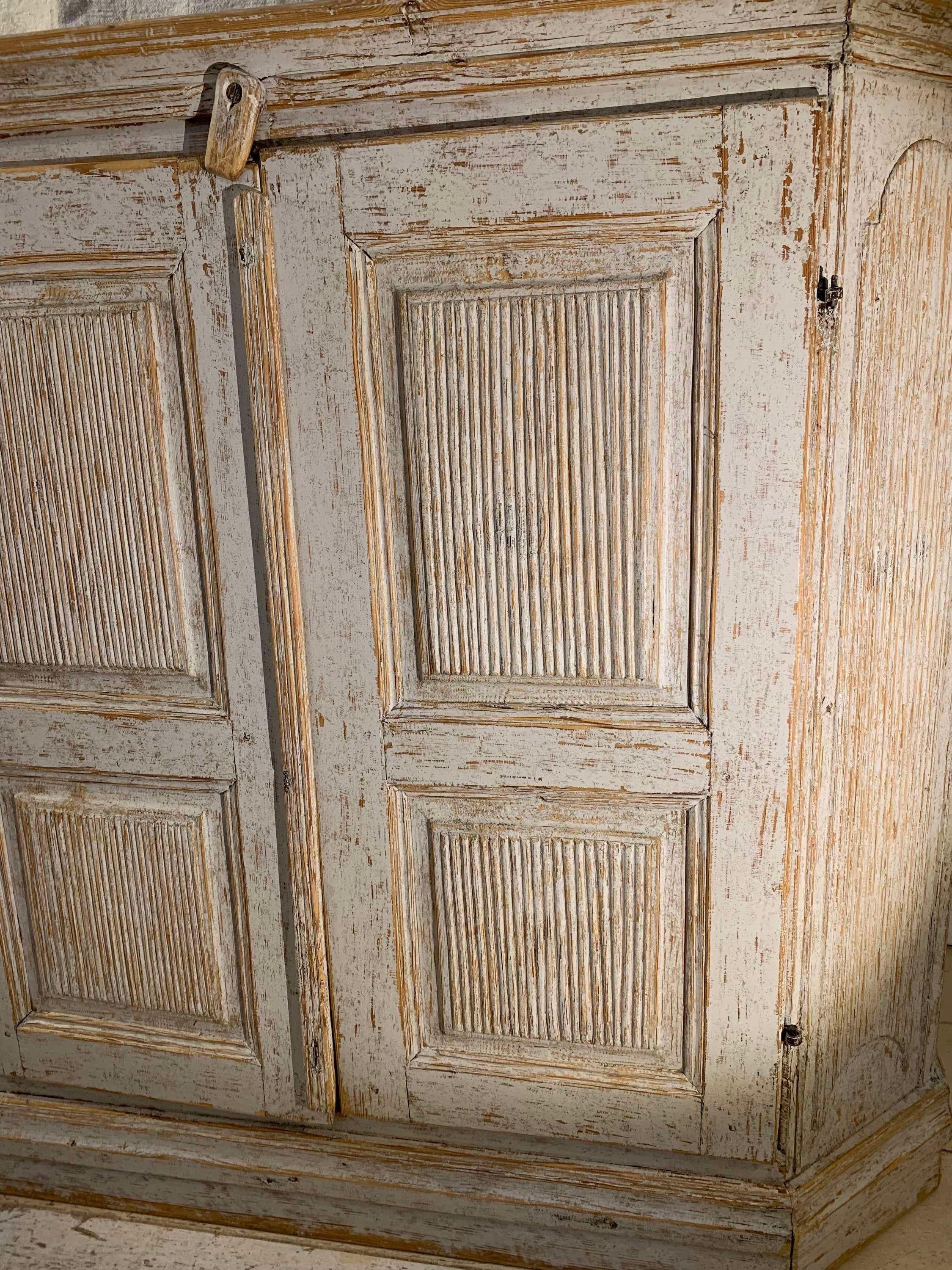 Wonderful early c19th Gustavian painted two door Swedish buffet with four small galleried drawers.

The buffet features good interior storage space with a shelf behind two reeded panelled doors that are flanked by canted corners. 
Above there are