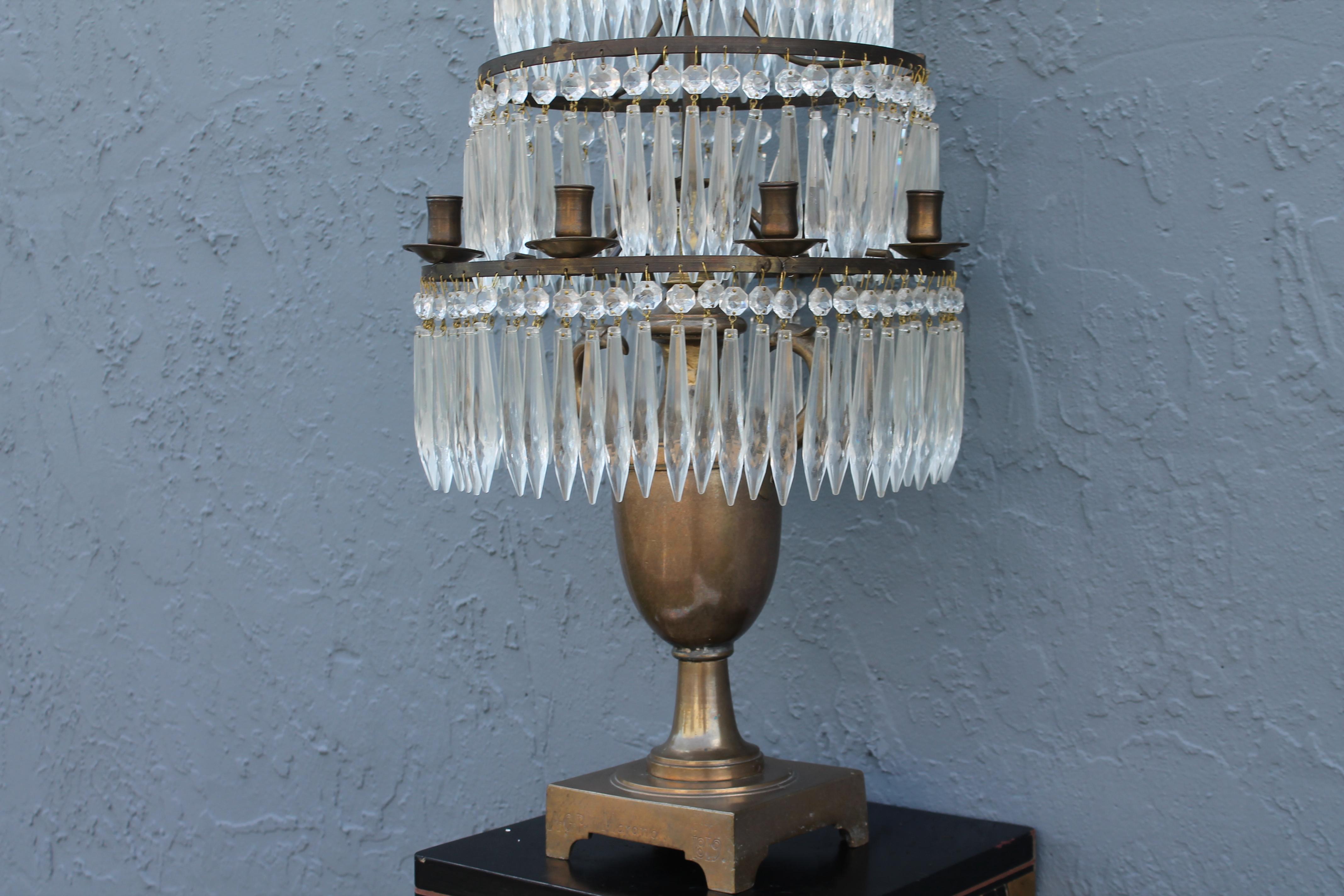 Début du XIXe siècle Lampadaire torchère néoclassique à 6 niveaux en cristal taillé et bronze, c1819 en vente