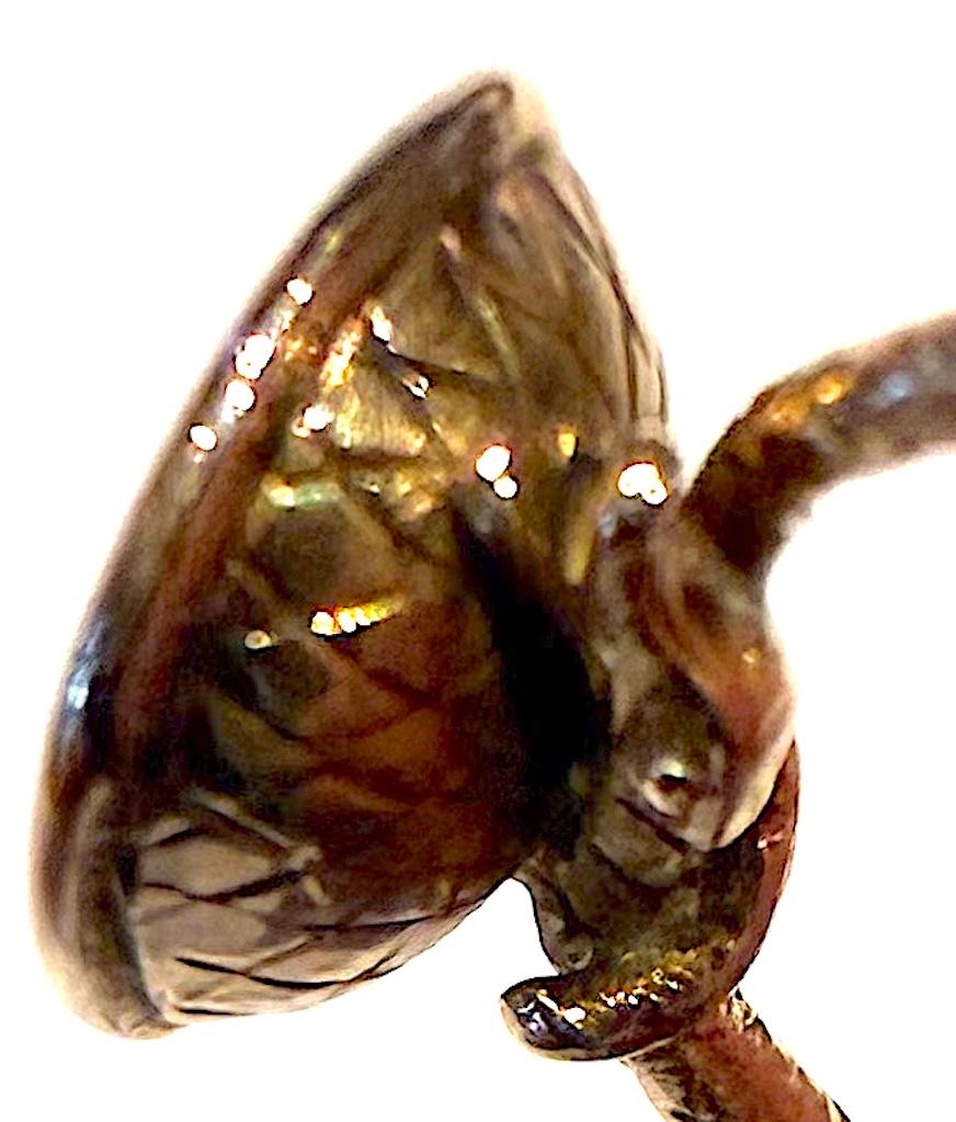 C1820 Anello con ametista sfaccettata incastonata a cesto in 15 carati e fascia in ourobouros in vendita 4