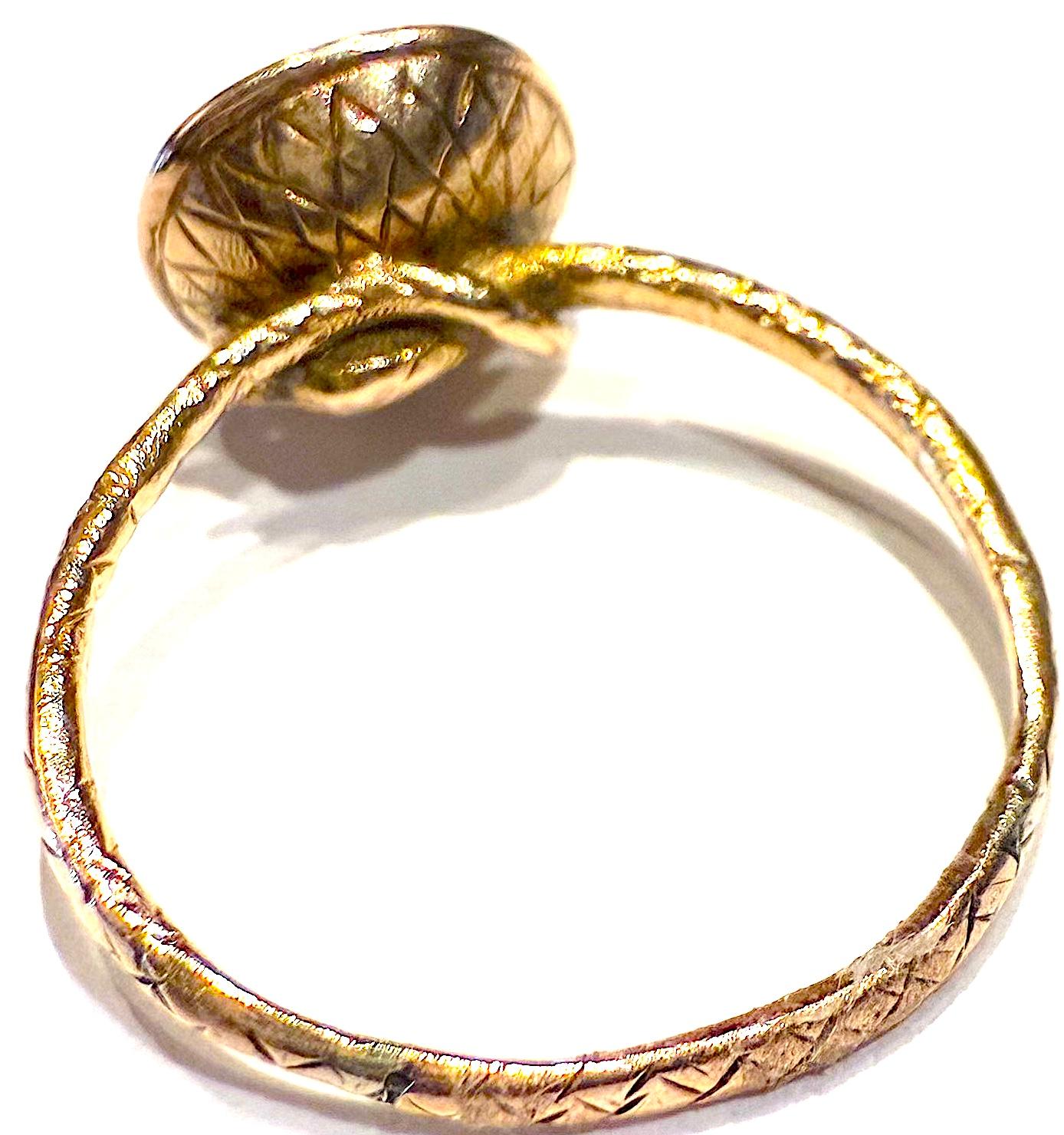 C1820 Anello con ametista sfaccettata incastonata a cesto in 15 carati e fascia in ourobouros in vendita 6